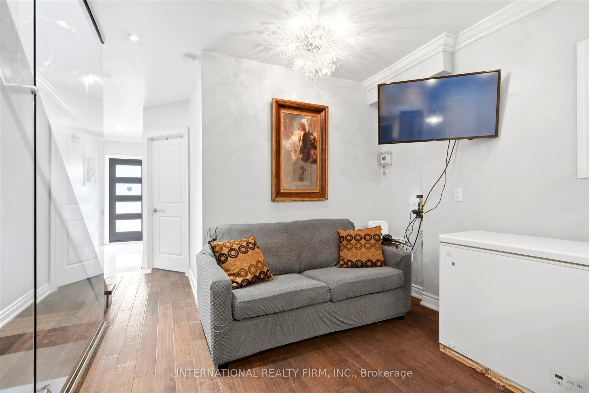 568 Delaware Avenue N Property Photo 4