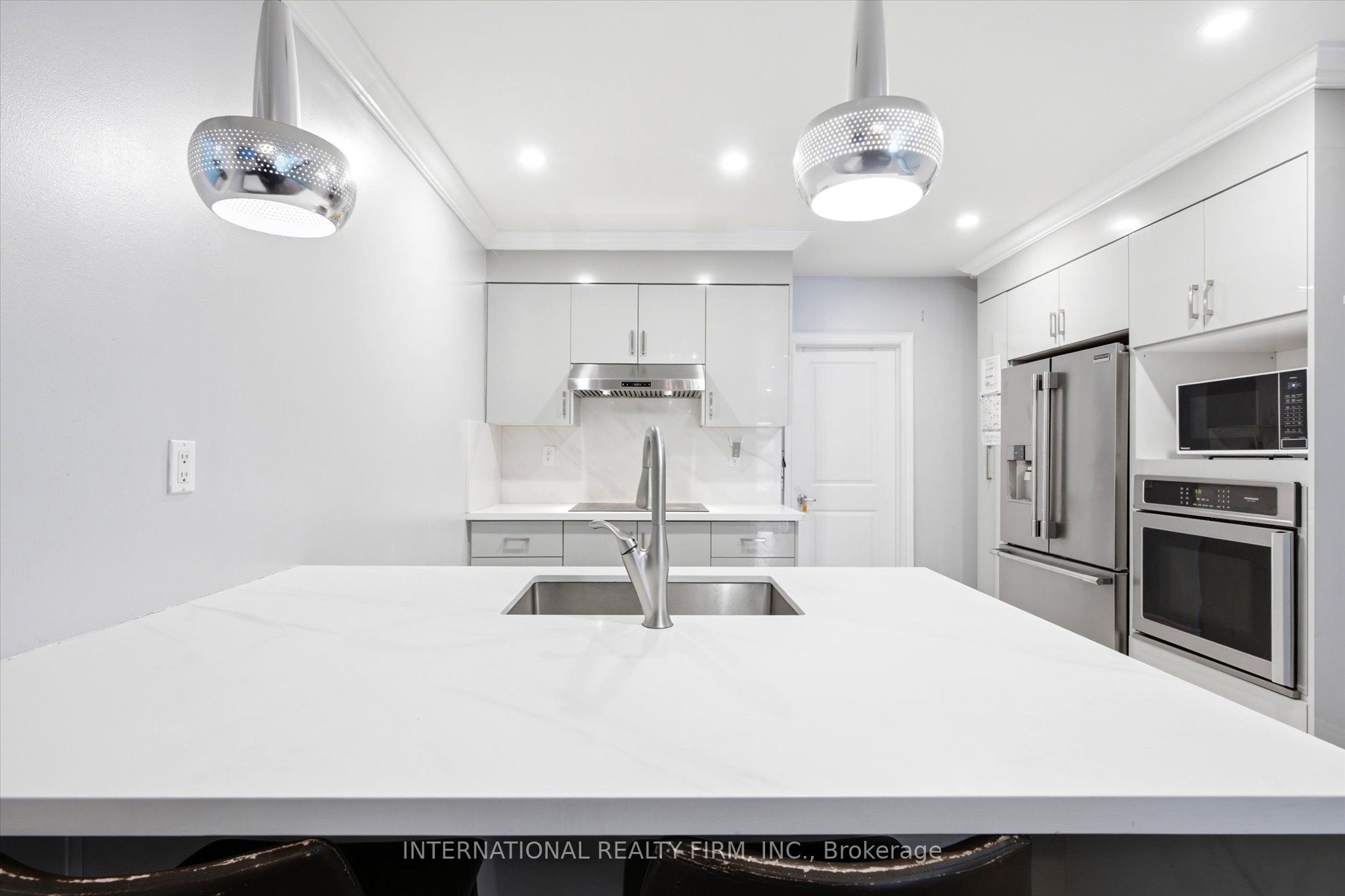 568 Delaware Avenue N Property Photo 6
