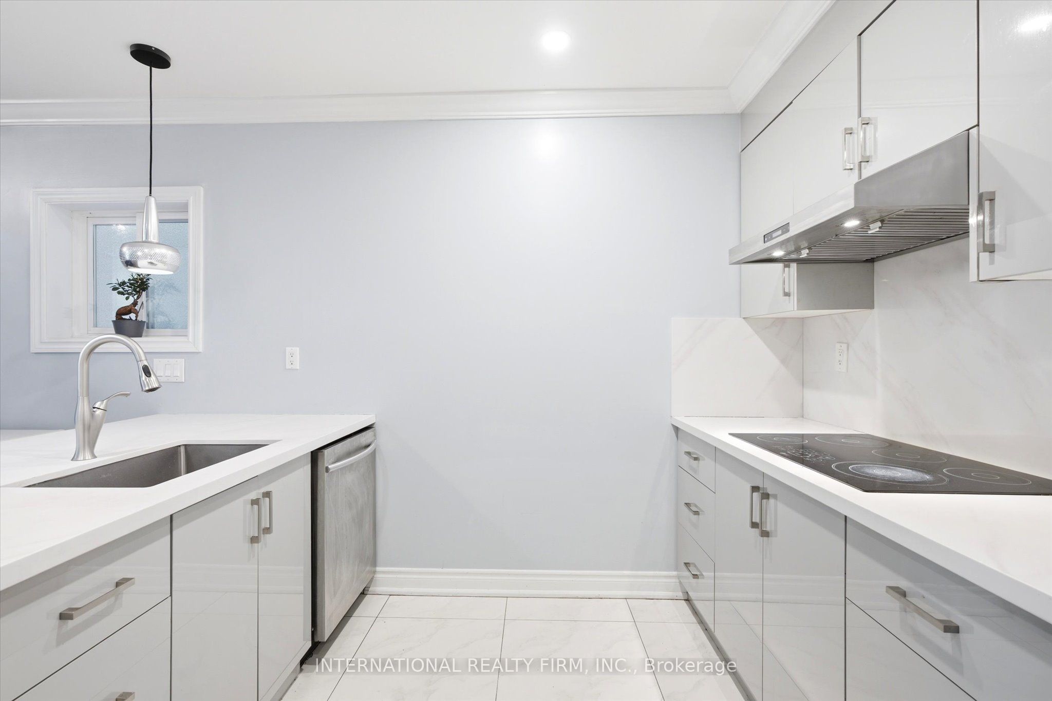568 Delaware Avenue N Property Photo 7