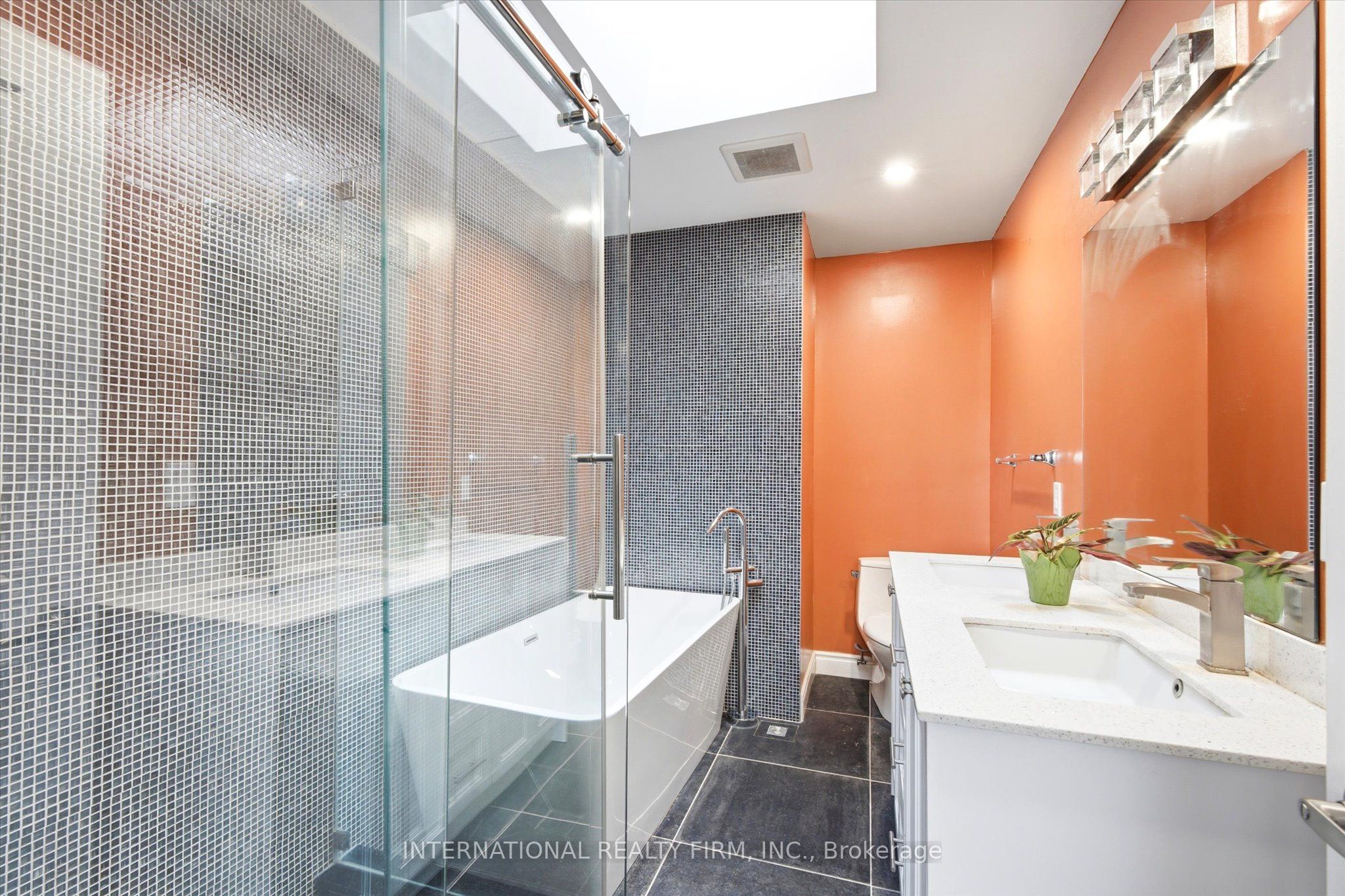 568 Delaware Avenue N Property Photo 13
