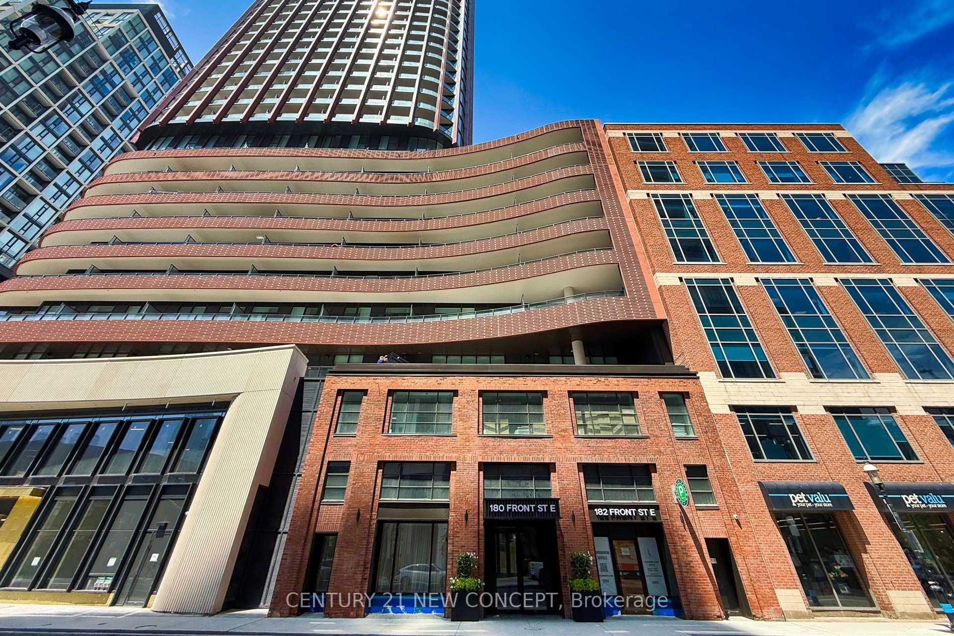 180 Front Street E 3810