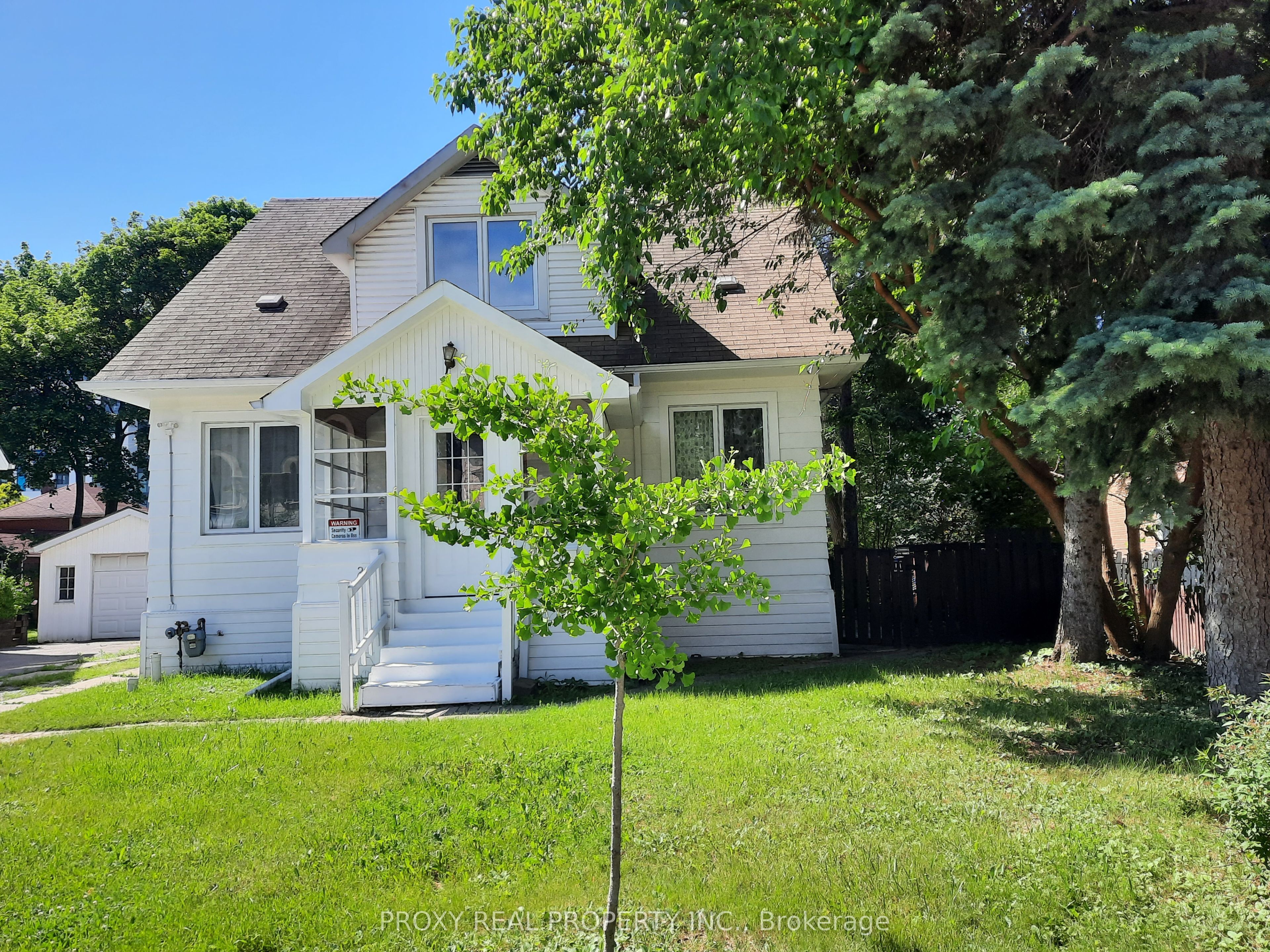 205 Maplehurst Avenue E