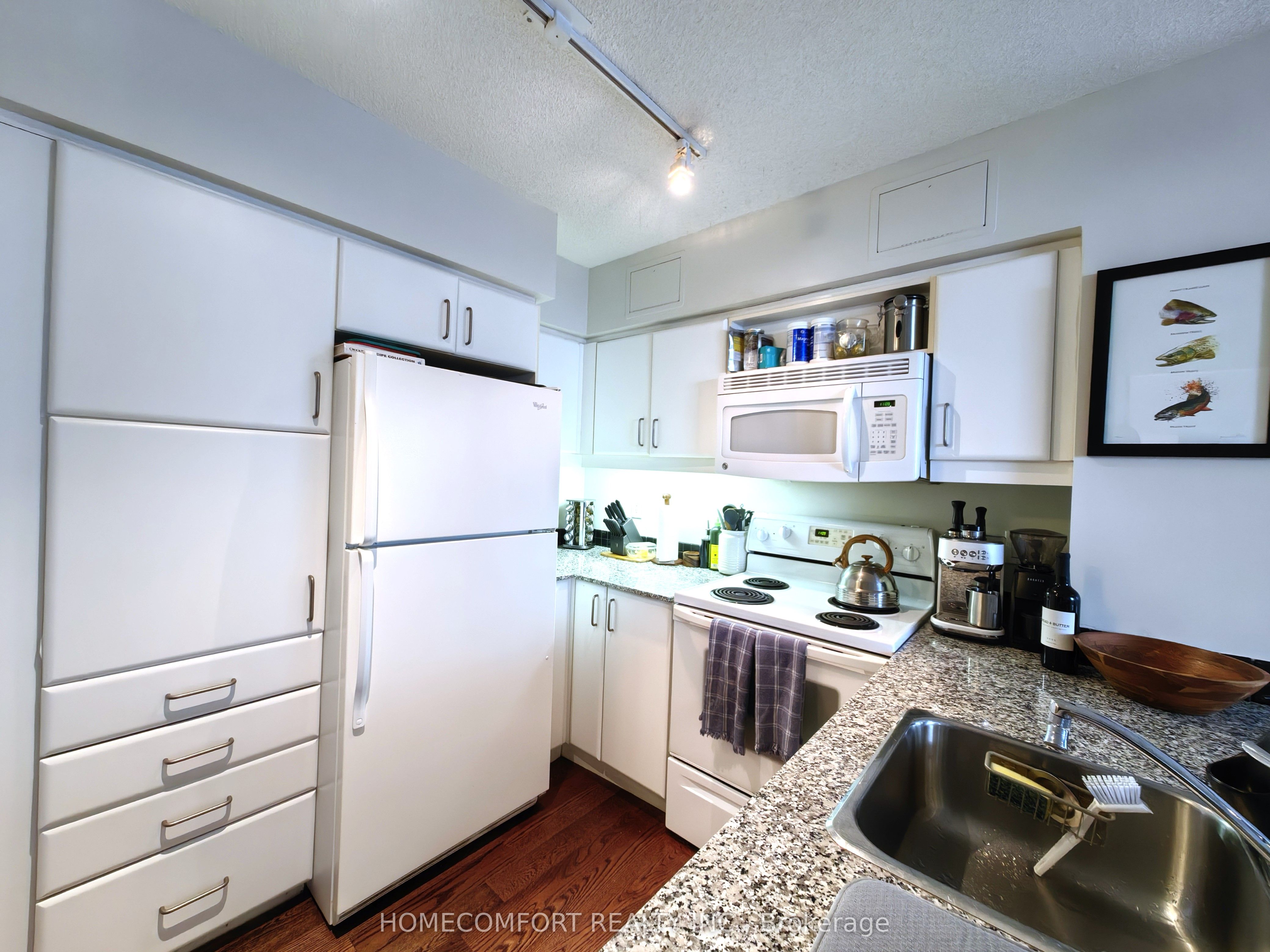 33 Sheppard Avenue E 2007 Property Photo 8