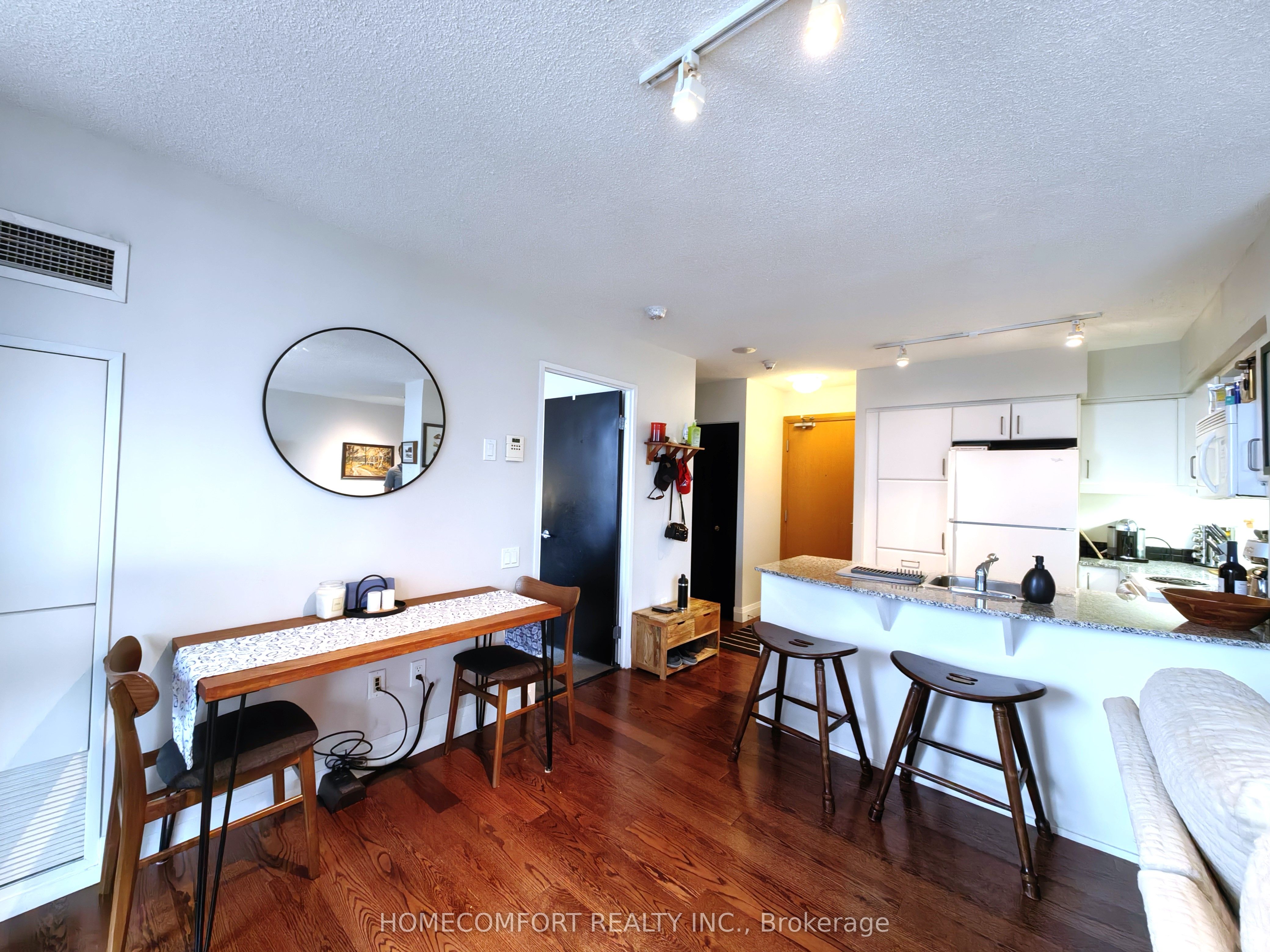 33 Sheppard Avenue E 2007 Property Photo 12