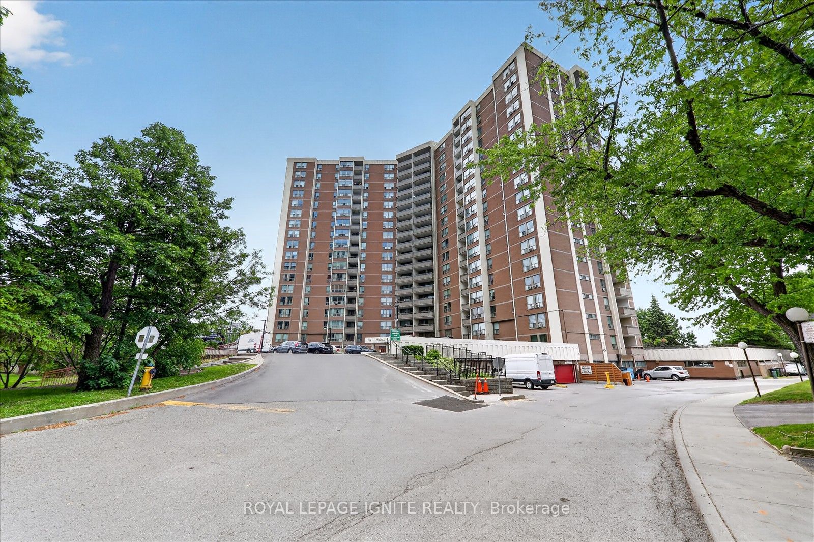 15 Vicora Link Way 208