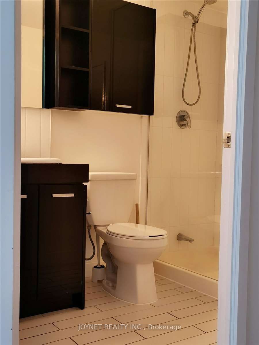 29 Singer Court 305 Property Photo 6