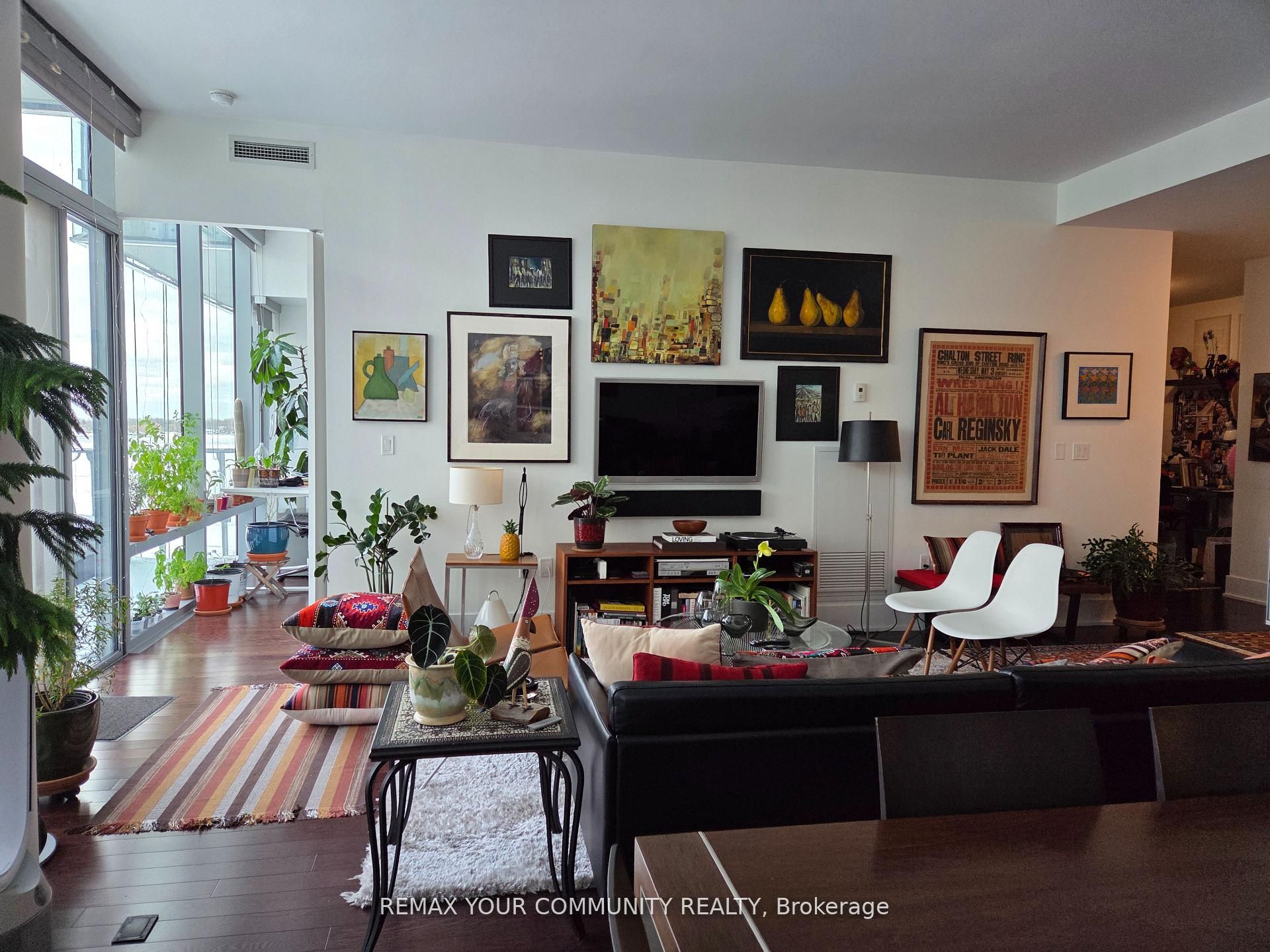 39 Queens Quay E 815 Property Photo 2