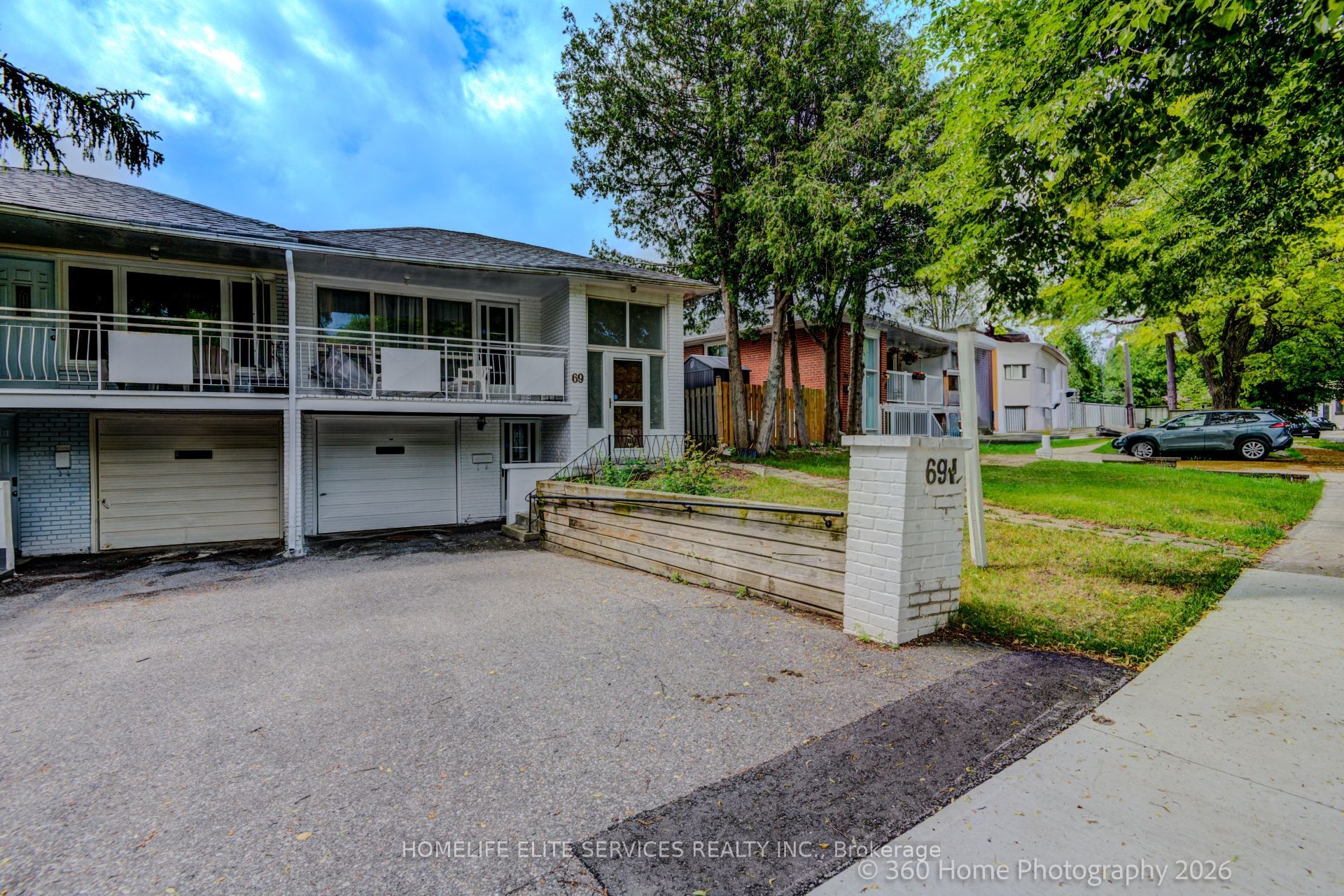 69 Castlebury Crescent Property Photo 2