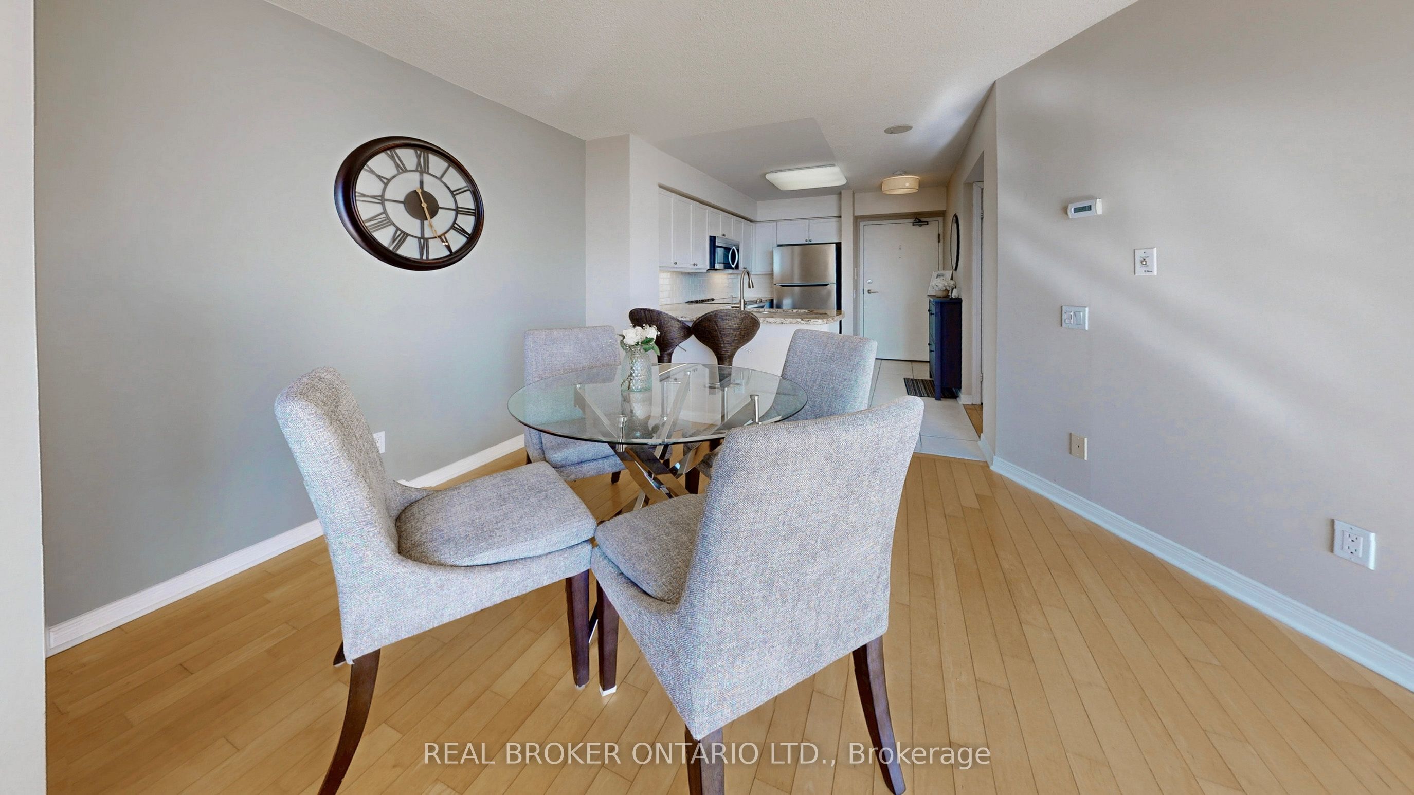 30 Harrison Garden Boulevard 2705 Property Photo 13