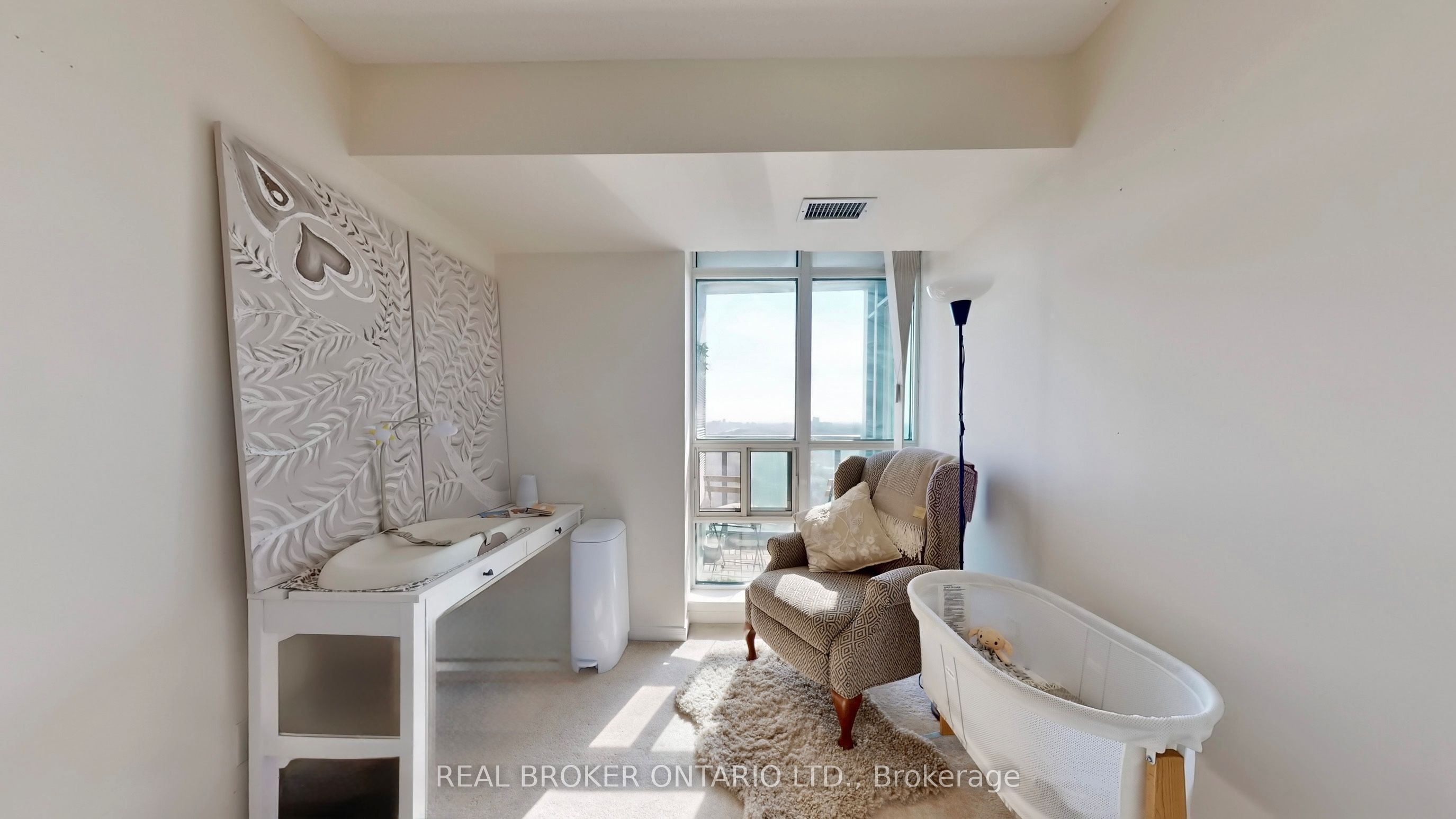 30 Harrison Garden Boulevard 2705 Property Photo 15