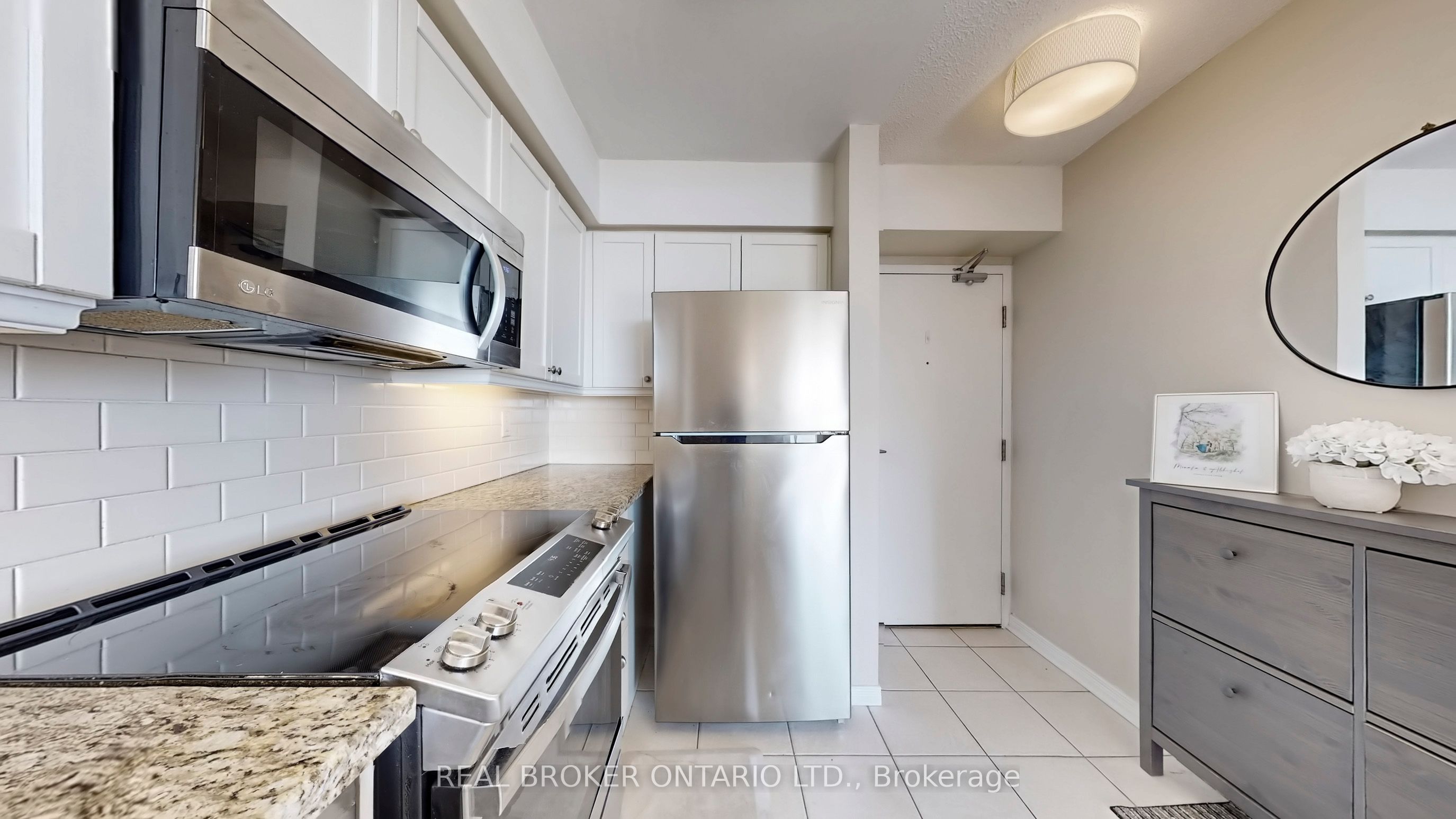 30 Harrison Garden Boulevard 2705 Property Photo 23