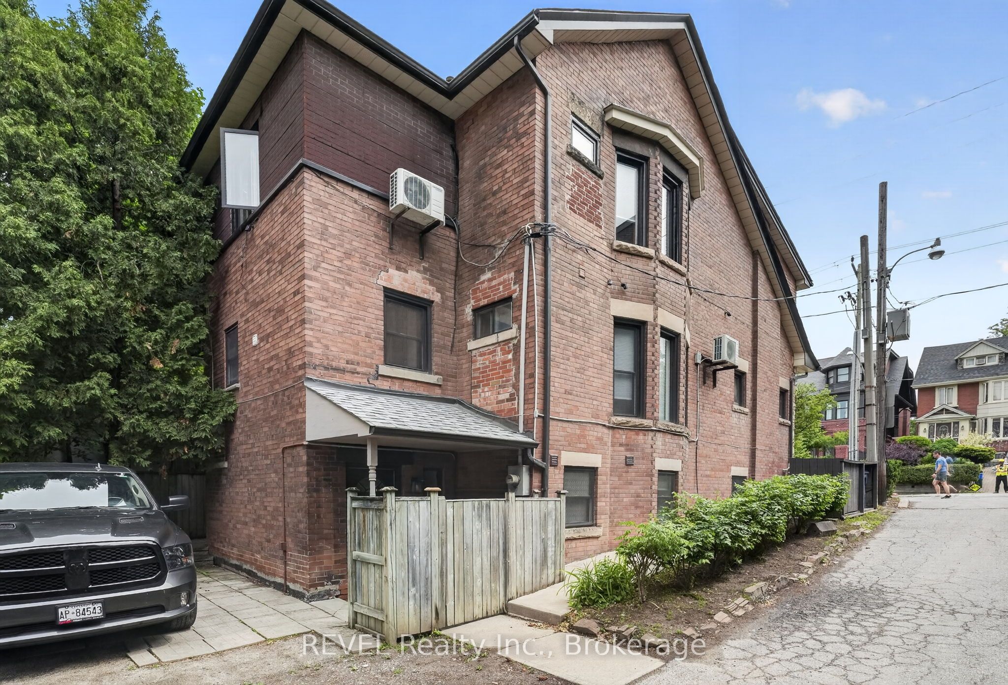 380 Spadina Road Property Photo 5