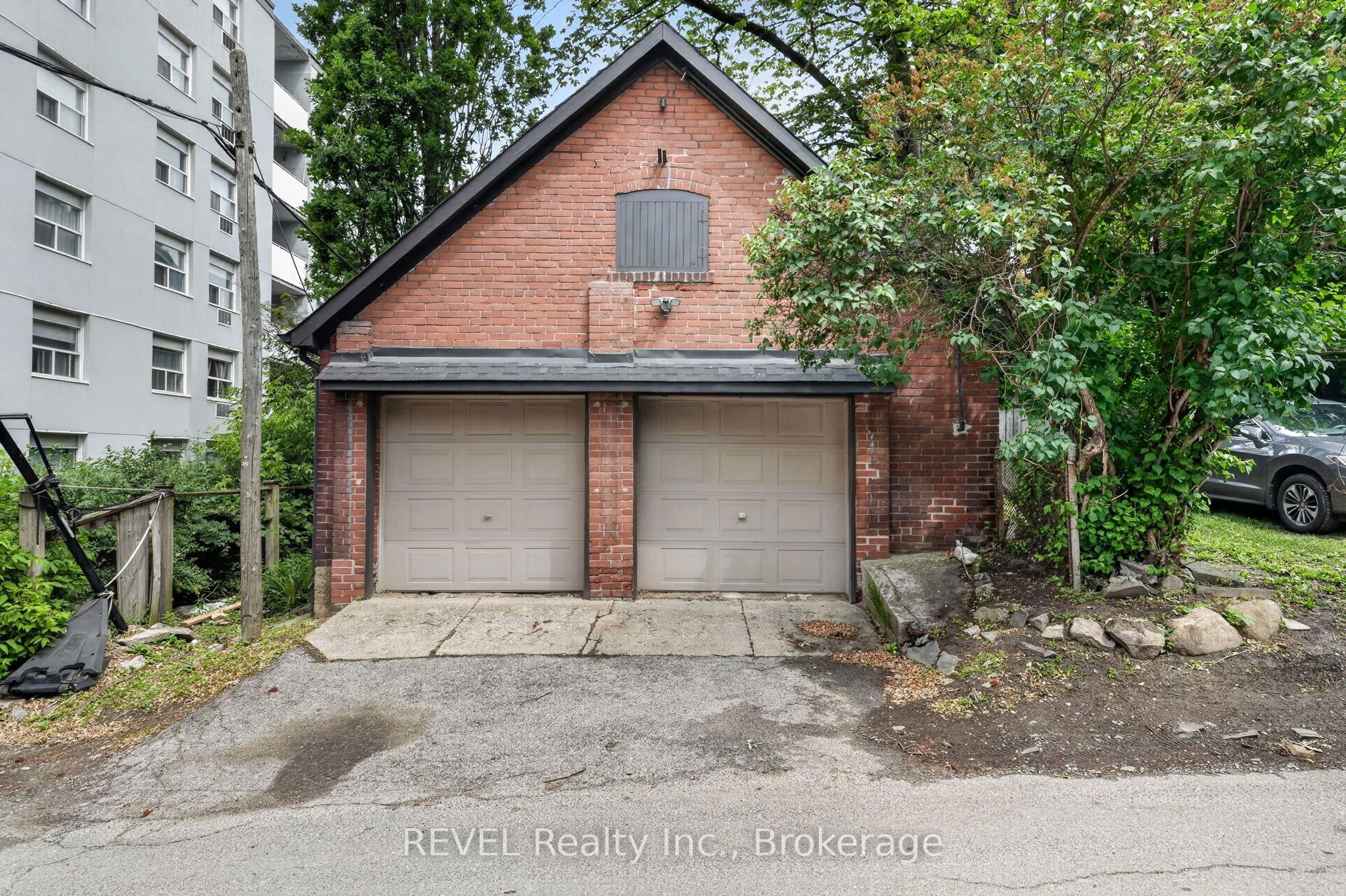 380 Spadina Road Property Photo 6