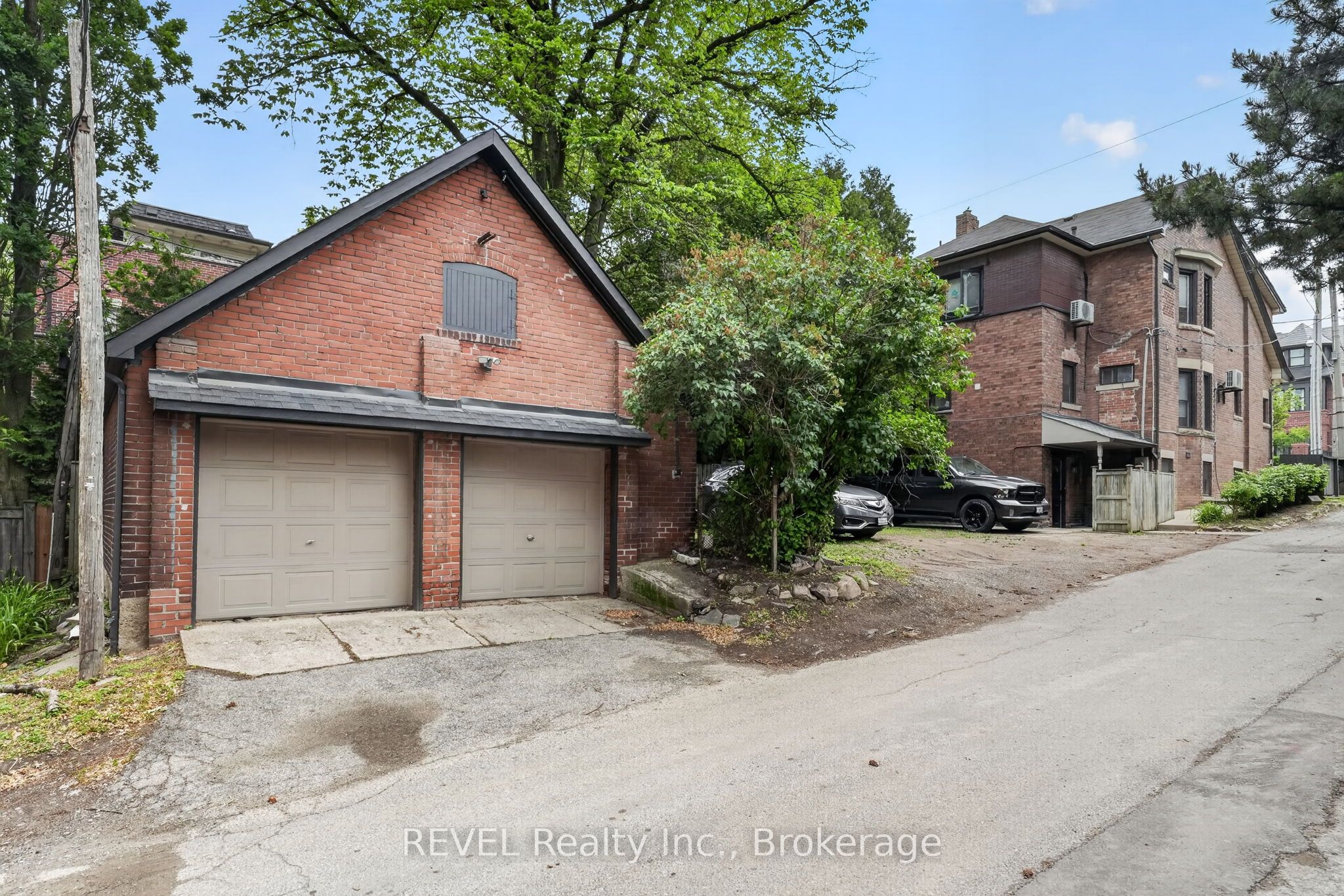 380 Spadina Road Property Photo 8