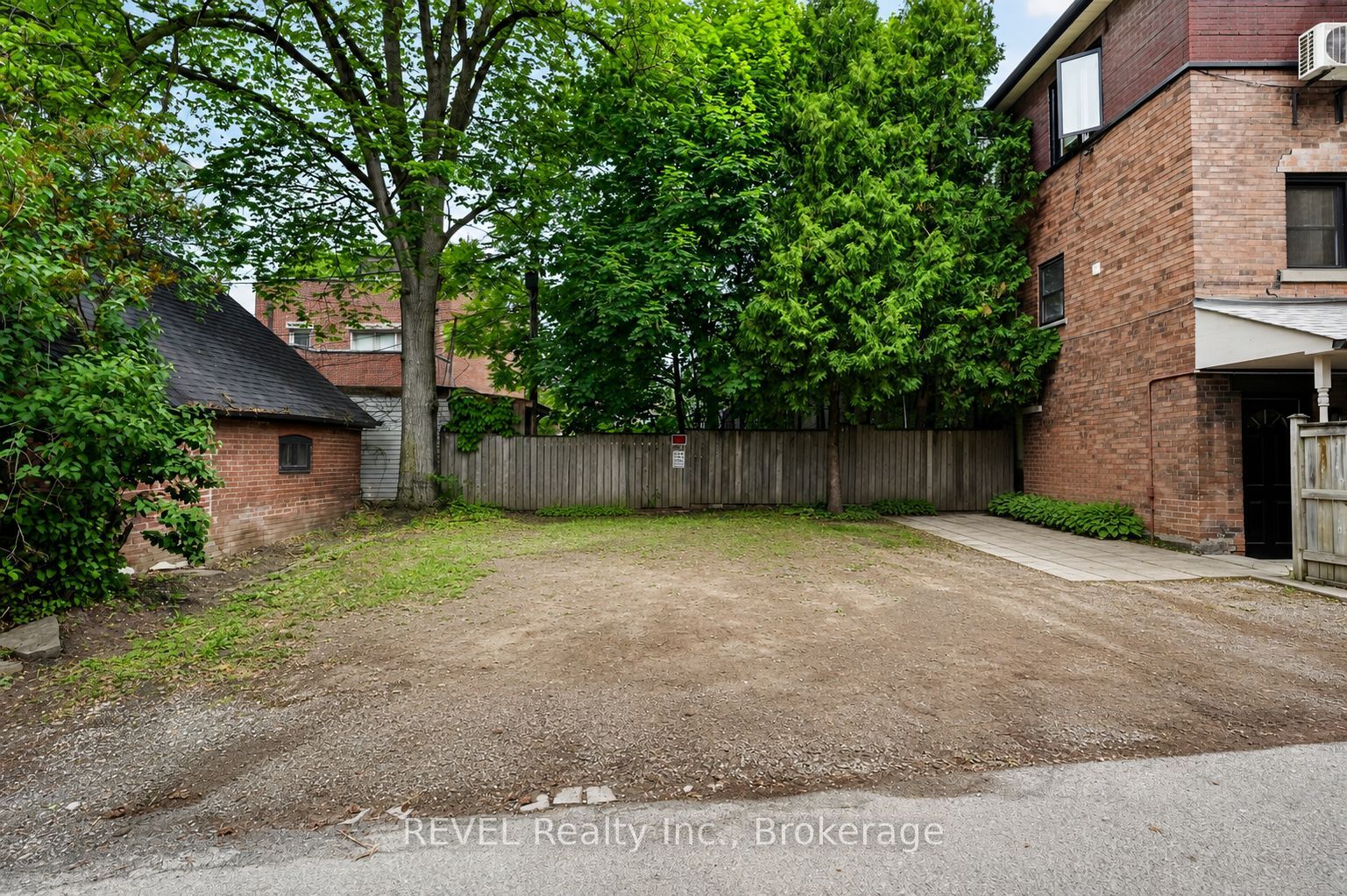 380 Spadina Road Property Photo 9