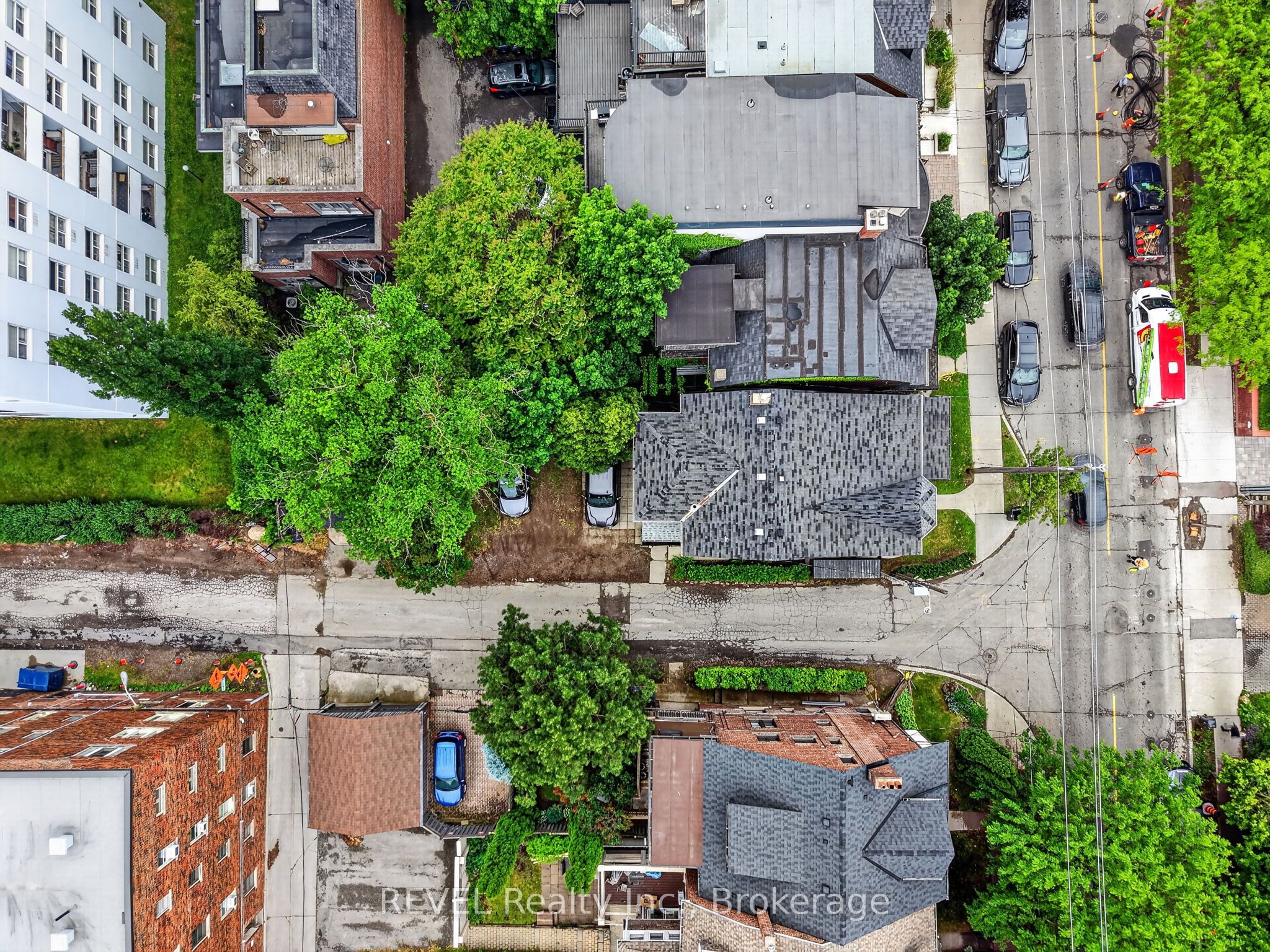 380 Spadina Road Property Photo 16