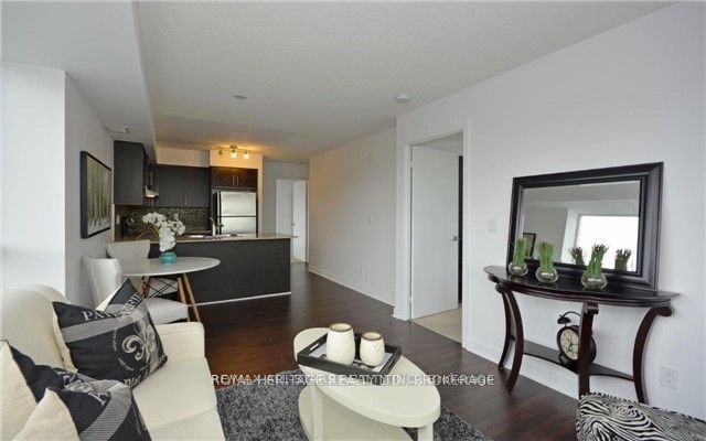 120 Dallimore Circle 424 Property Photo 5