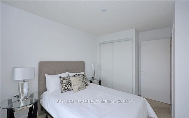 120 Dallimore Circle 424 Property Photo 11