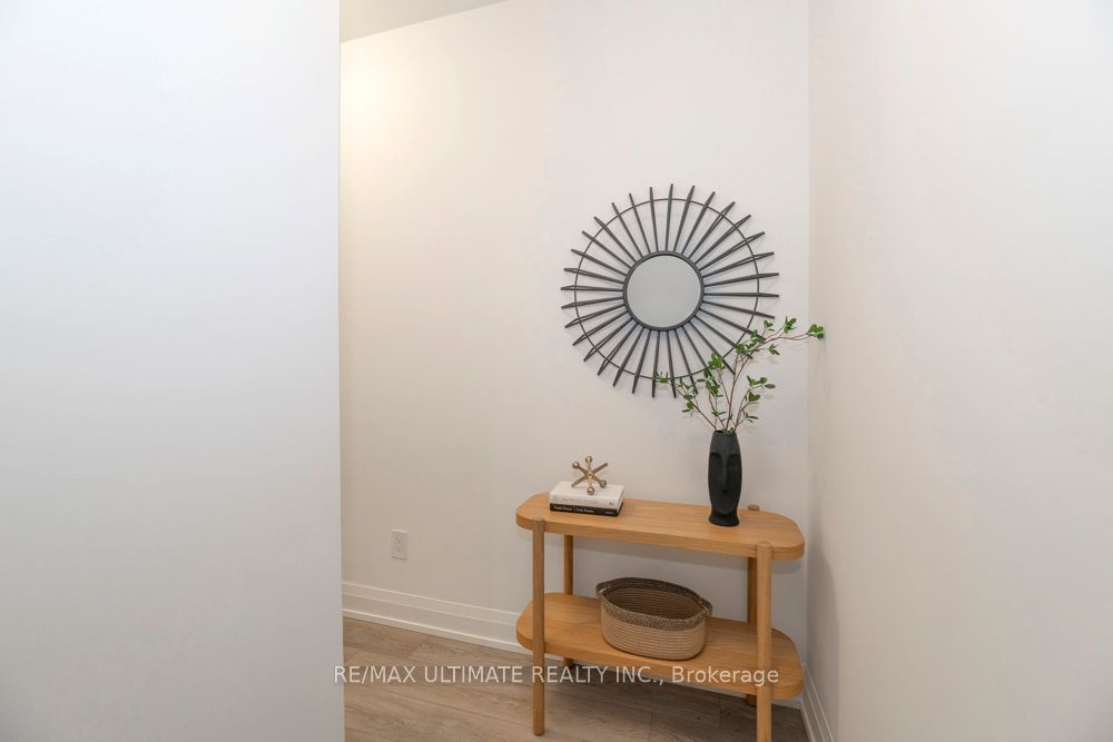 20 Soudan Avenue 1008 Property Photo 2