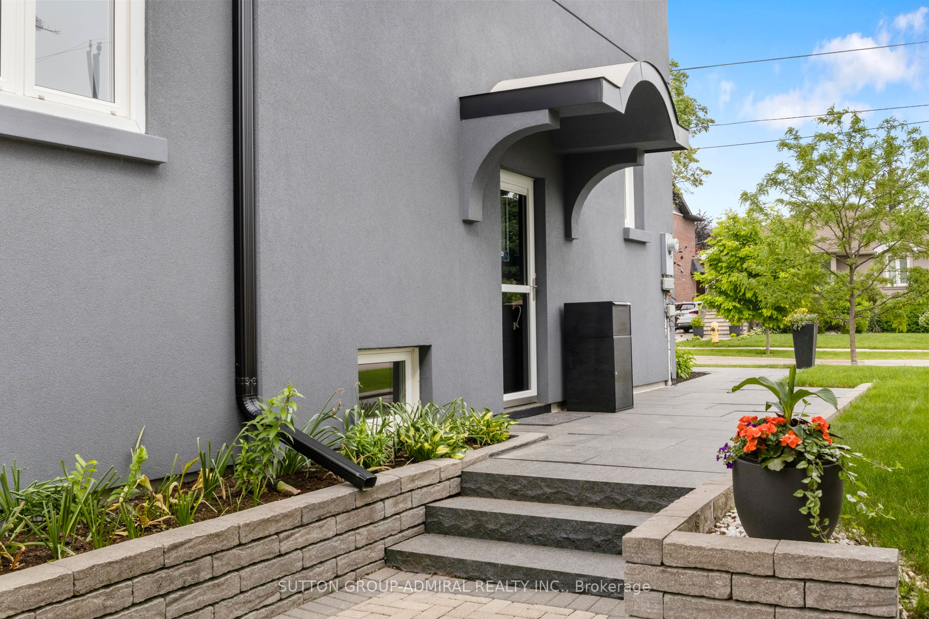 479 Hounslow Avenue Property Photo 4