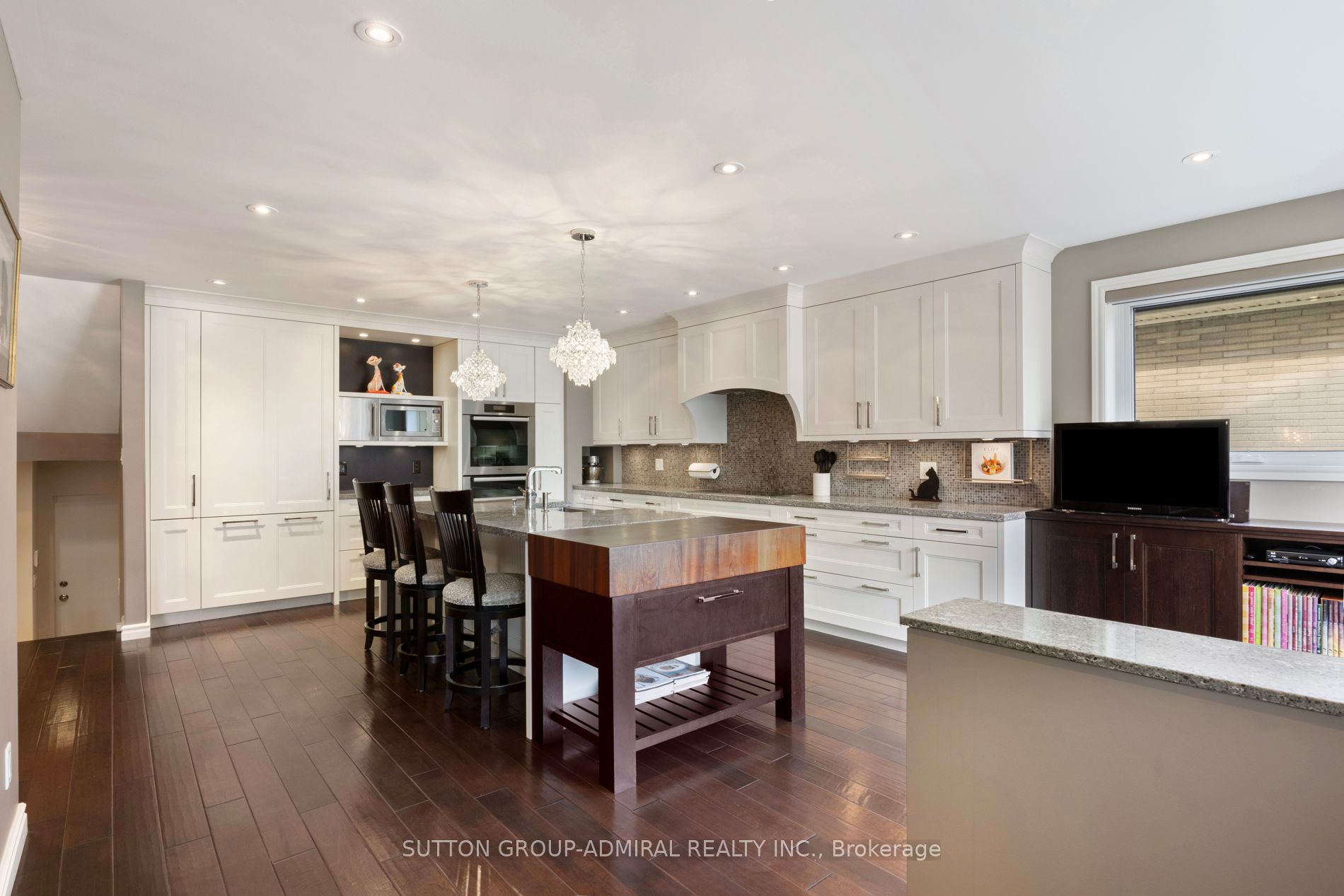 479 Hounslow Avenue Property Photo 7