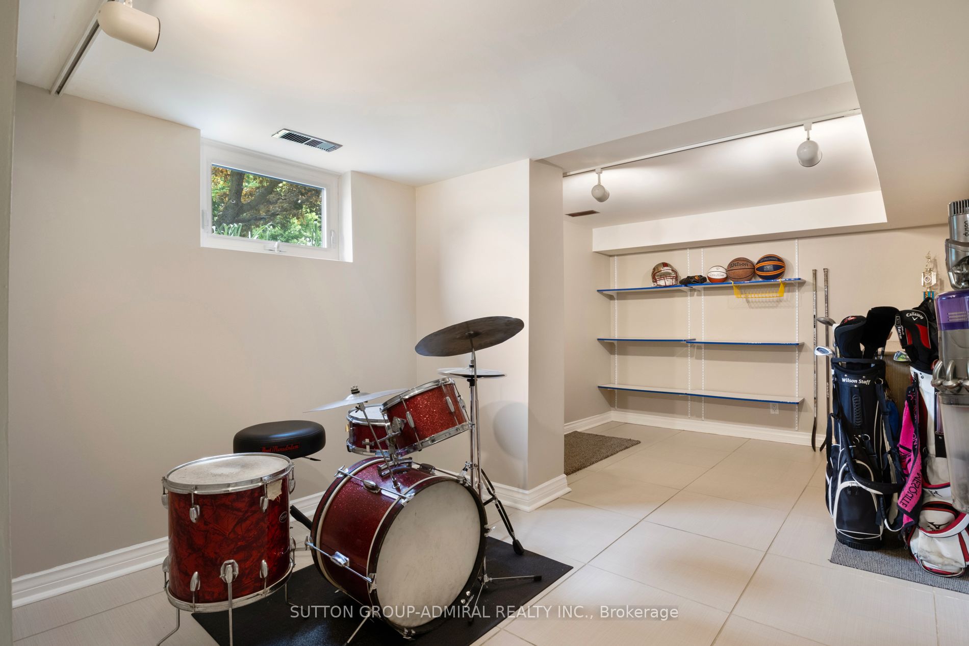 479 Hounslow Avenue Property Photo 34