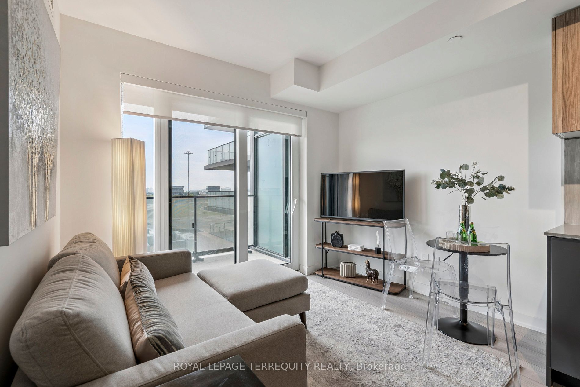8 Tippett Road 809 Property Photo 4