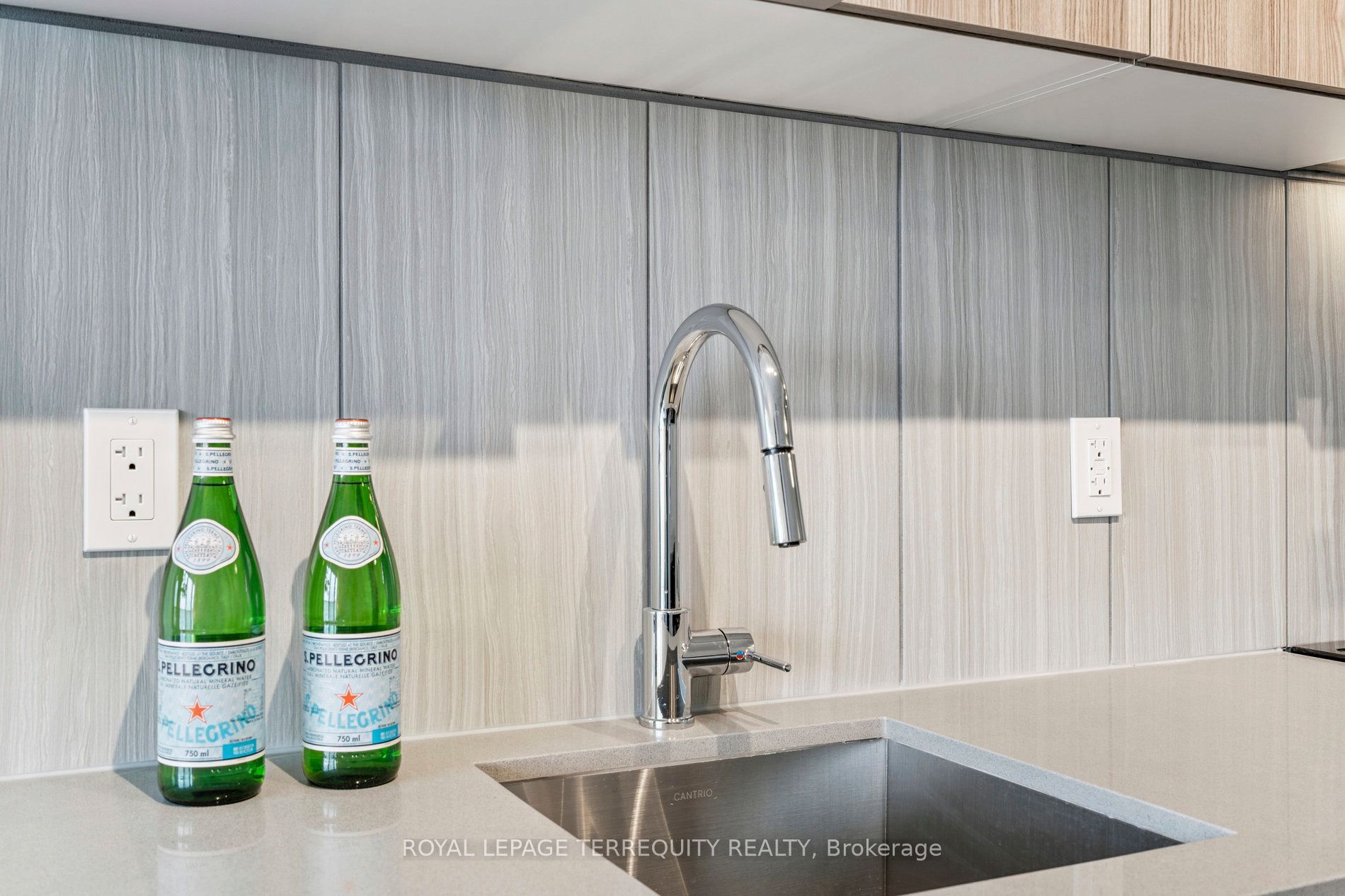 8 Tippett Road 809 Property Photo 7