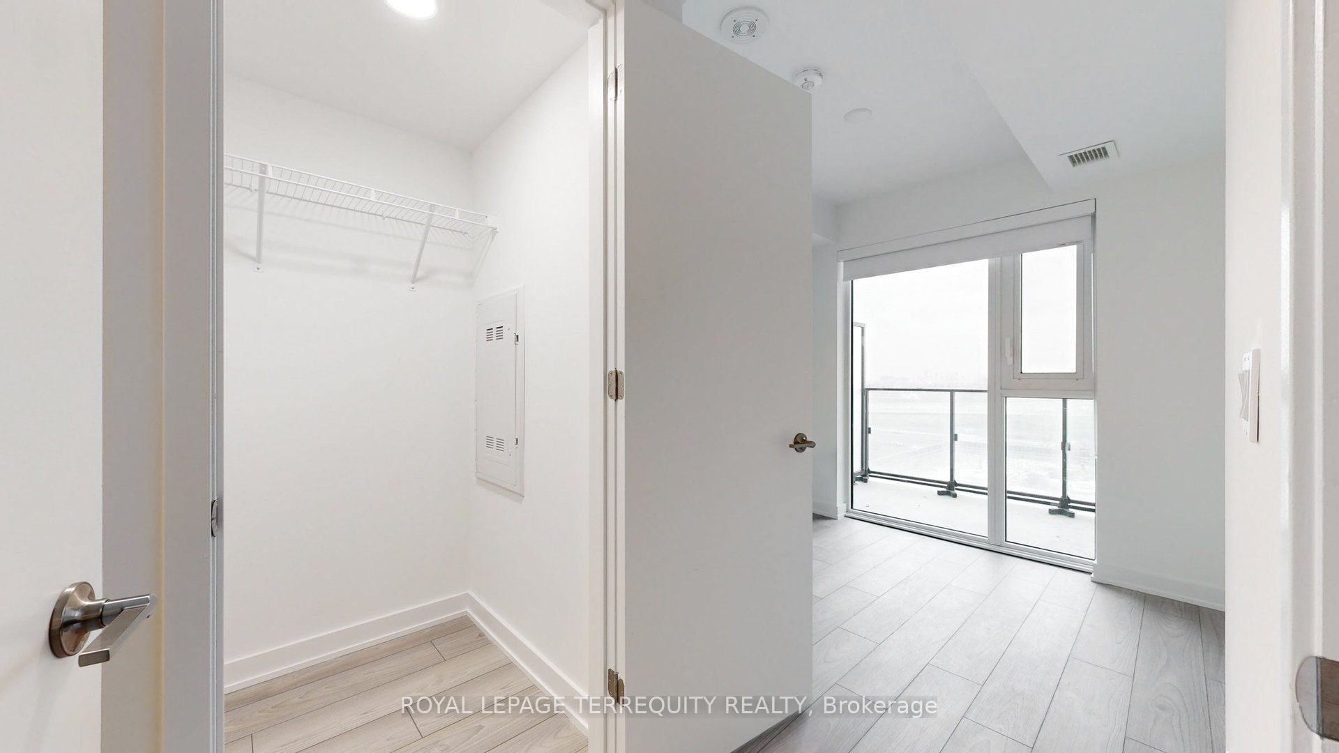 8 Tippett Road 809 Property Photo 14