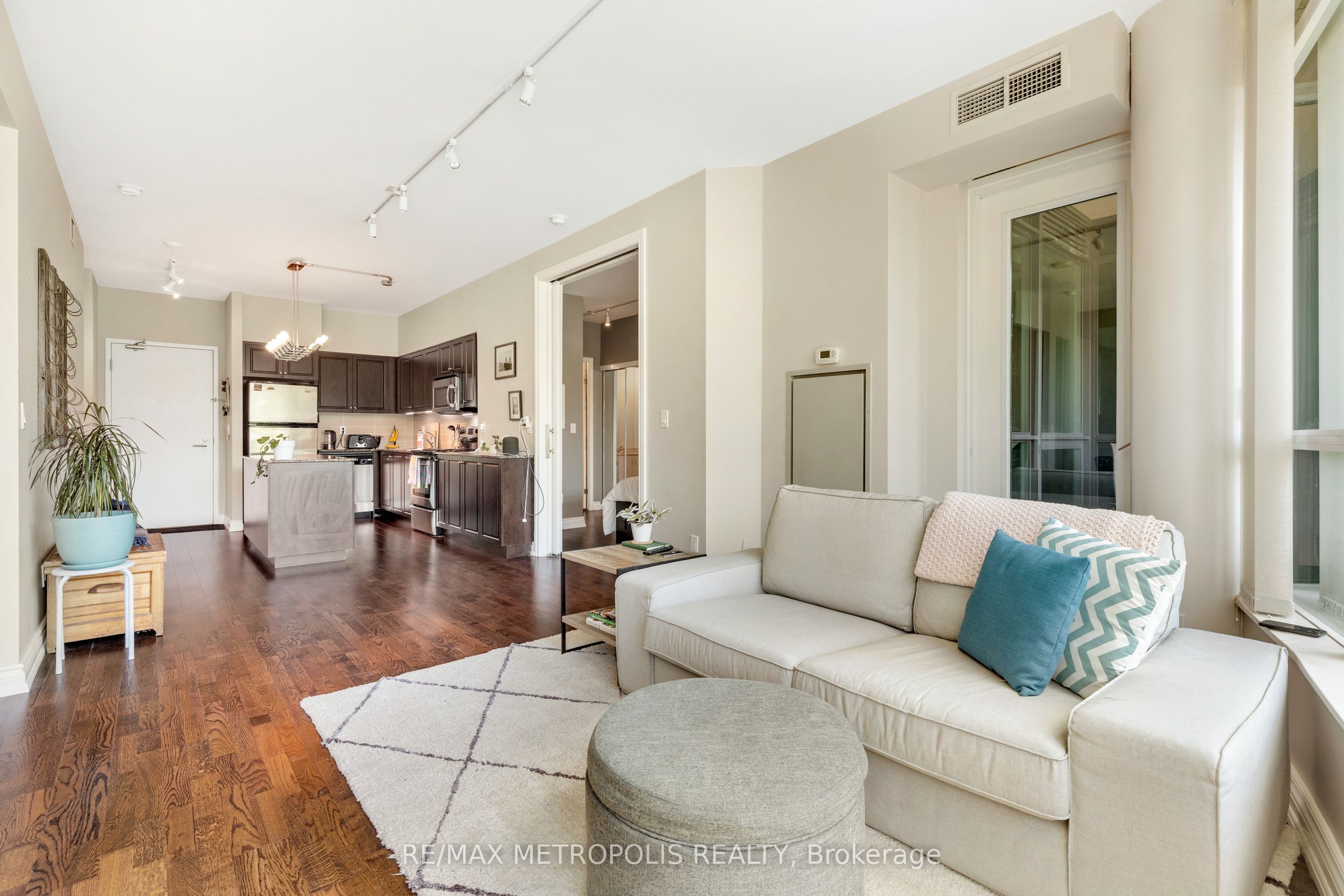 215 Fort York Boulevard 208 Property Photo 6