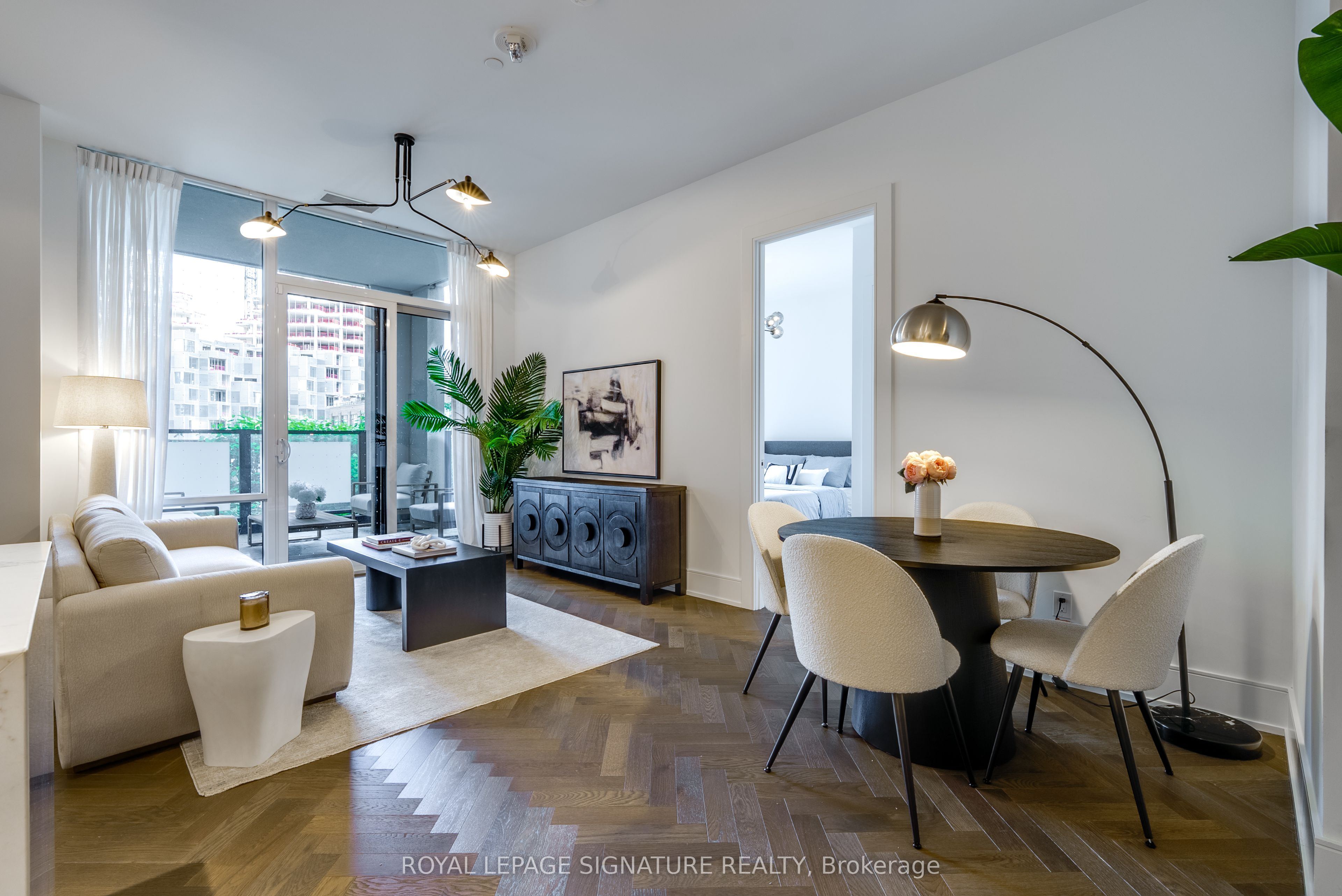 455 Wellington Street W 312