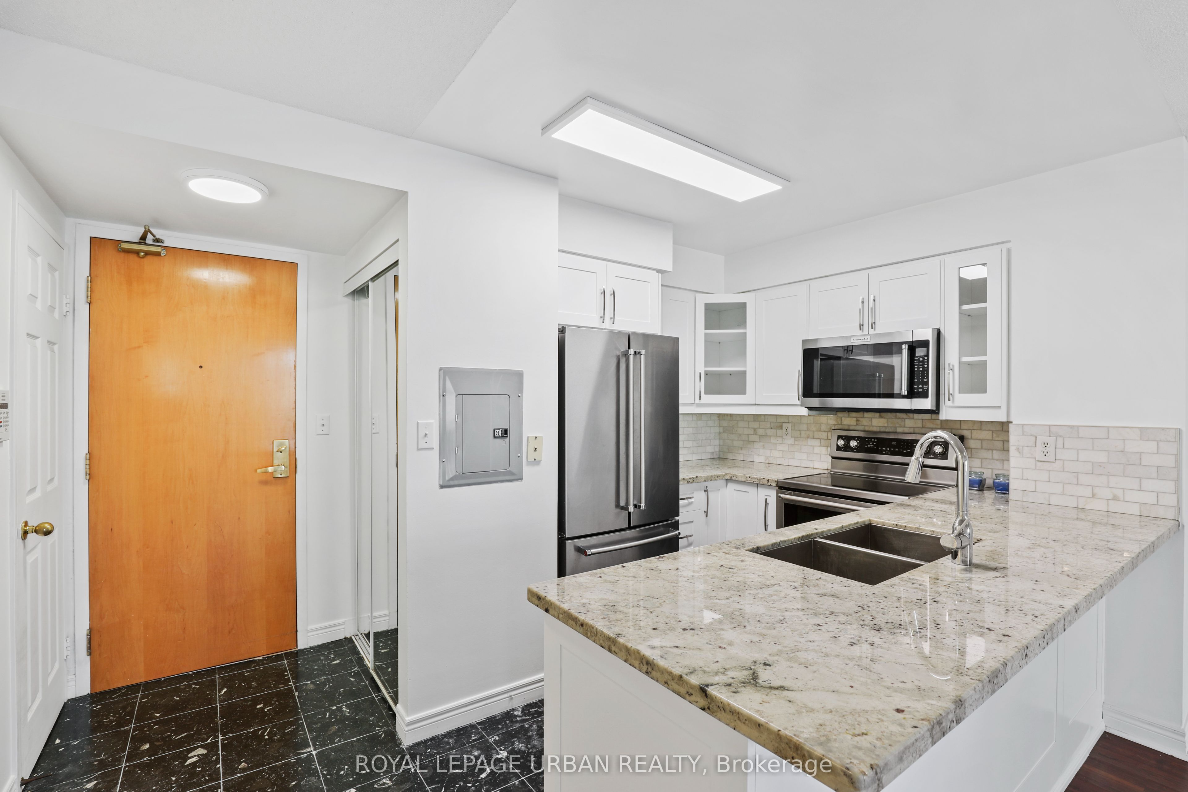 43 Eglinton Avenue E 506 Property Photo 7