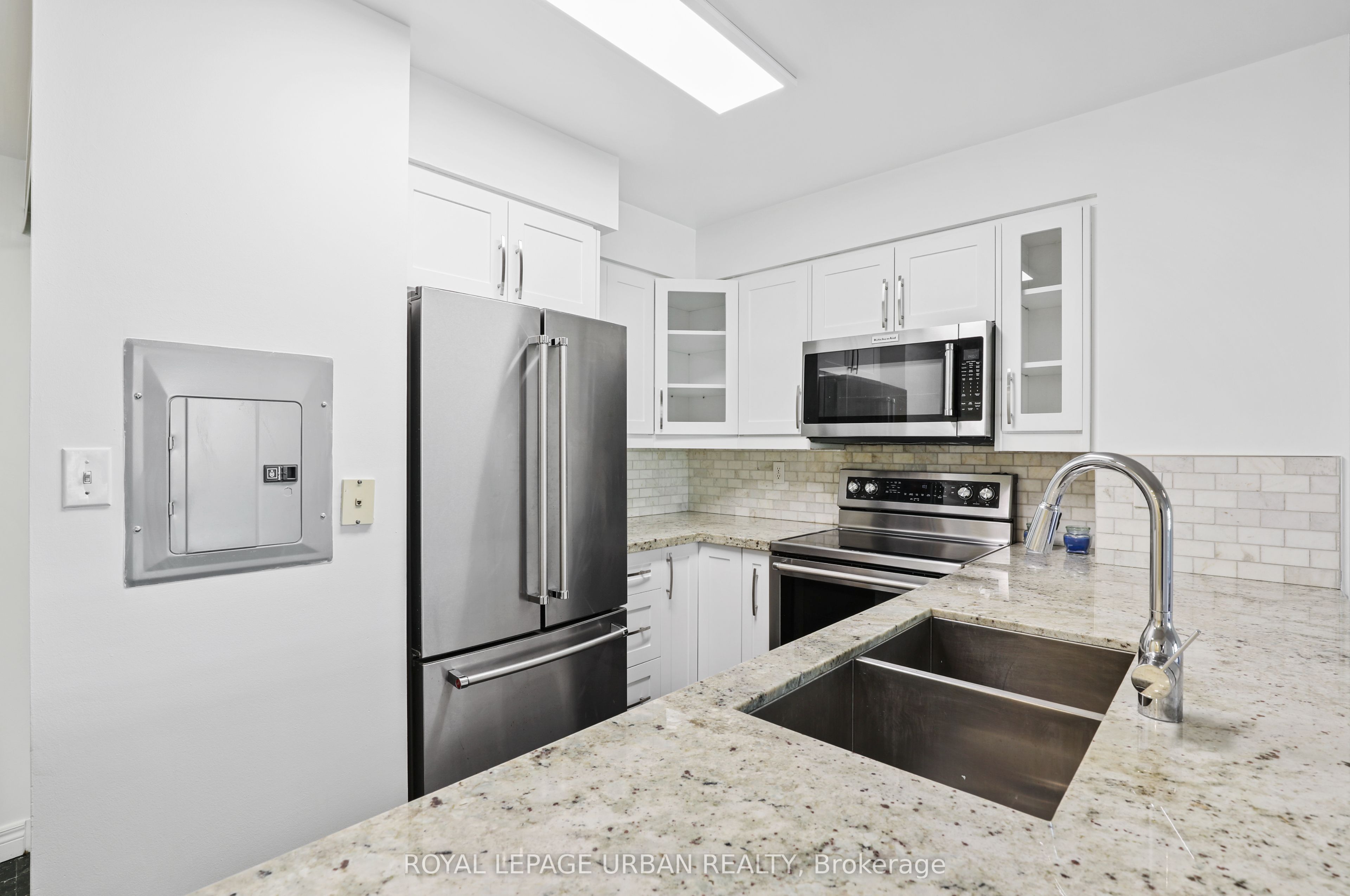 43 Eglinton Avenue E 506 Property Photo 8
