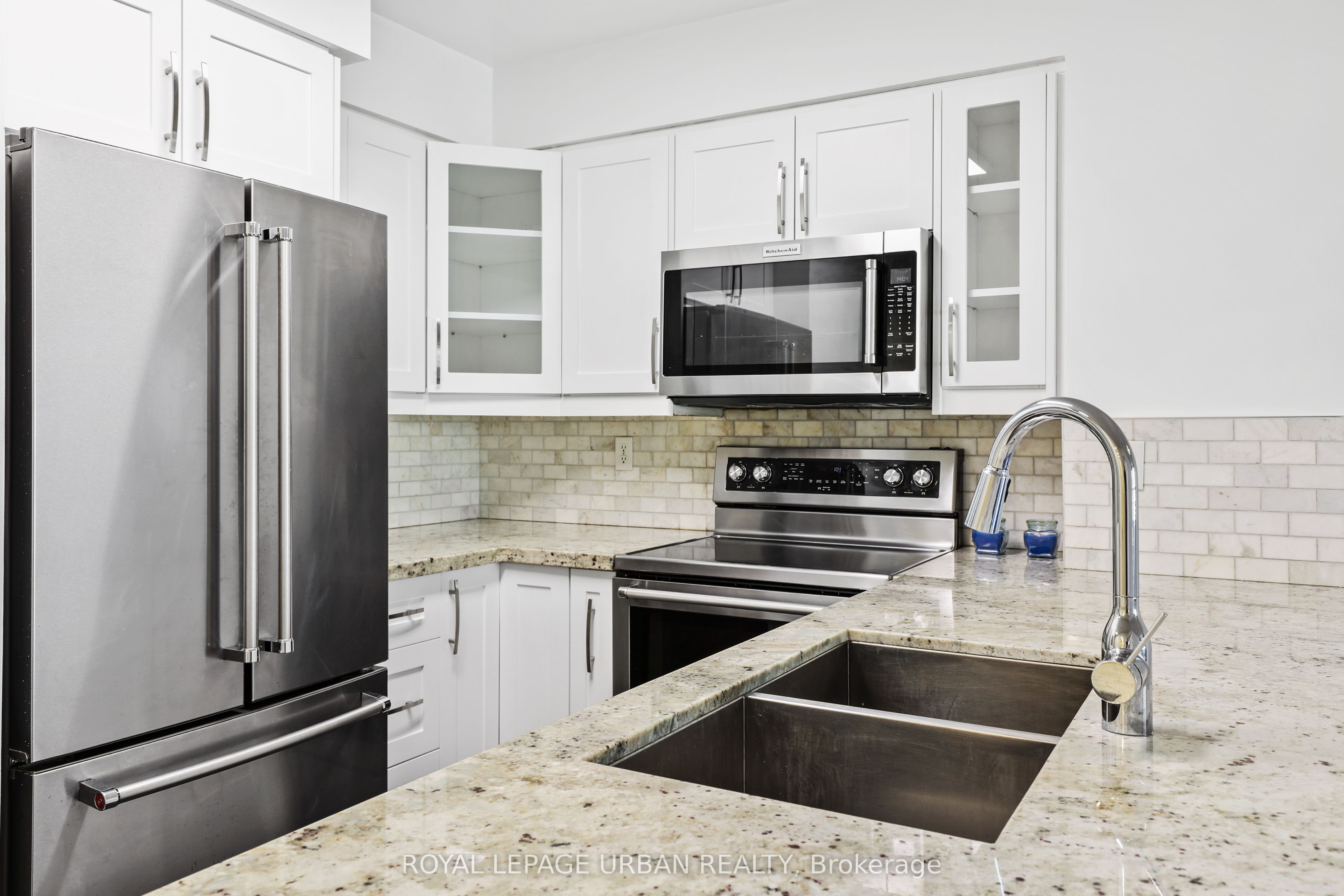 43 Eglinton Avenue E 506 Property Photo 9