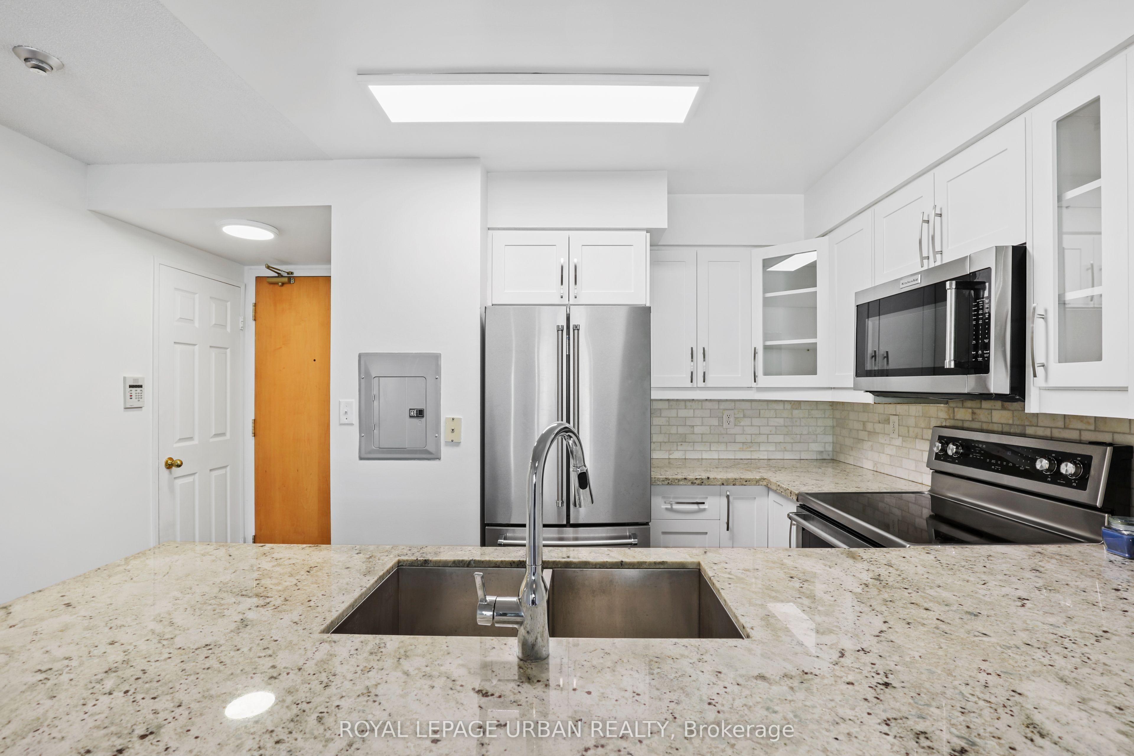 43 Eglinton Avenue E 506 Property Photo 10
