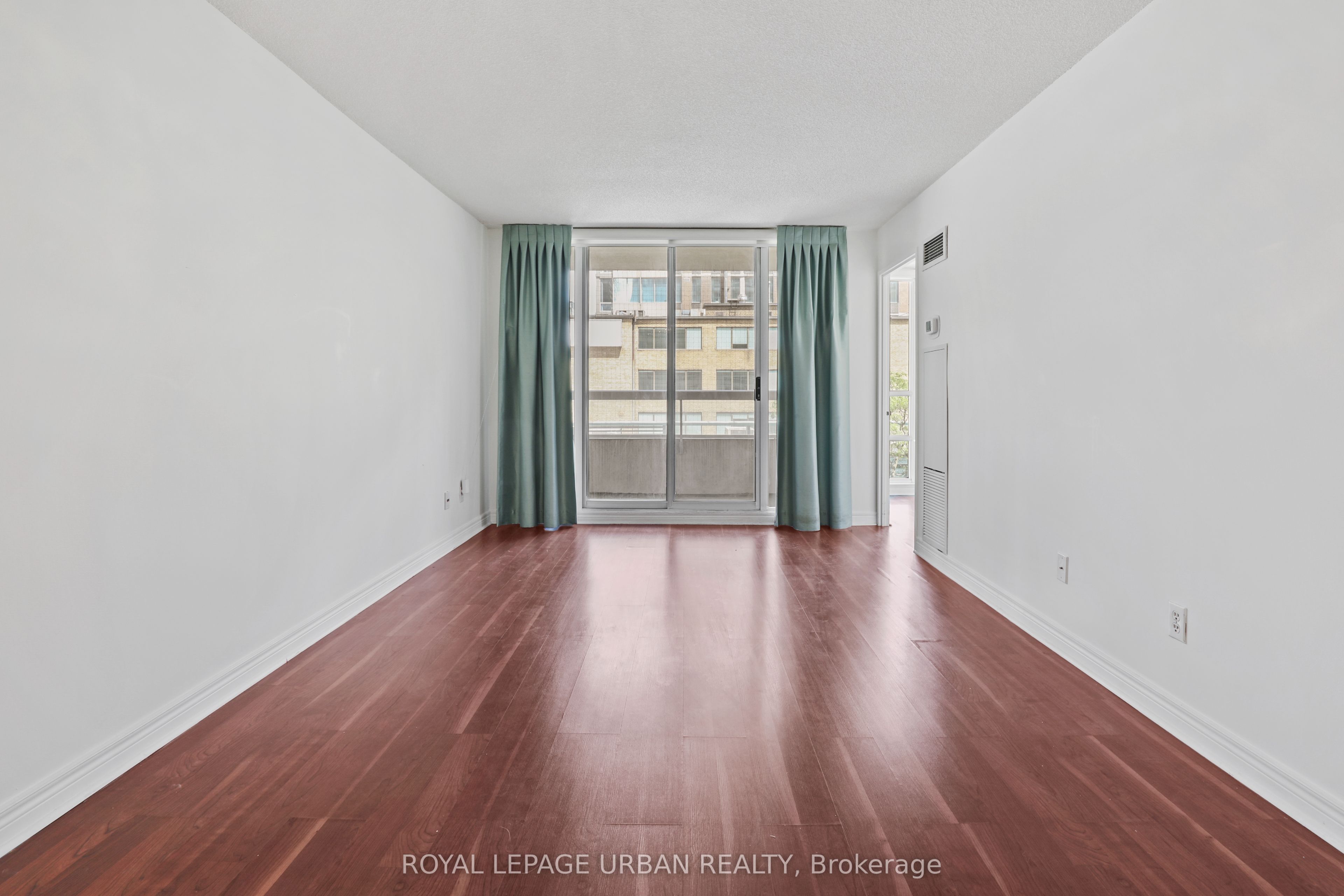 43 Eglinton Avenue E 506 Property Photo 13