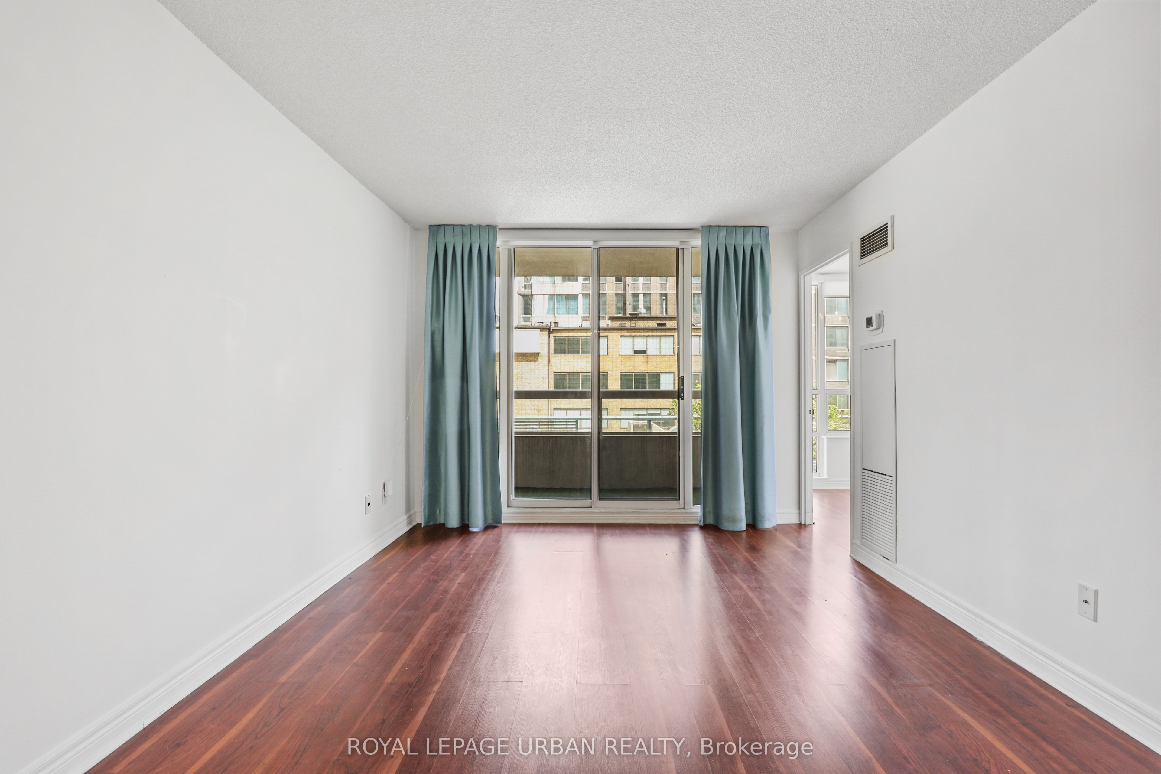 43 Eglinton Avenue E 506 Property Photo 16
