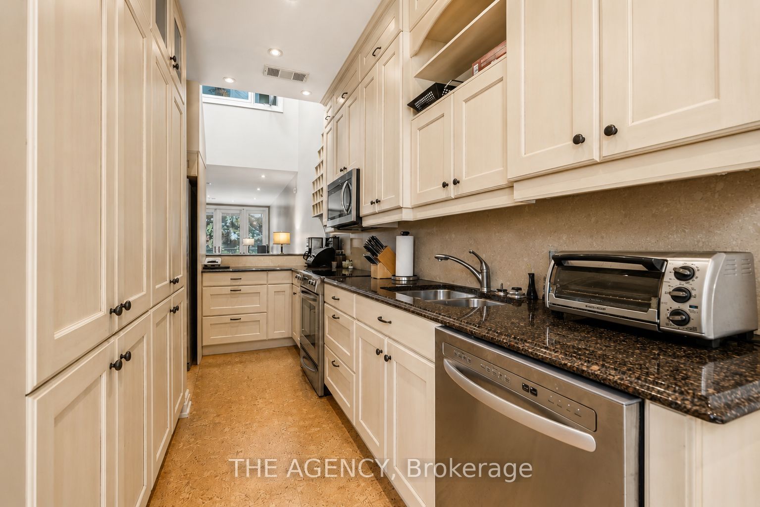 116 Hazelton Avenue B&c Property Photo 9