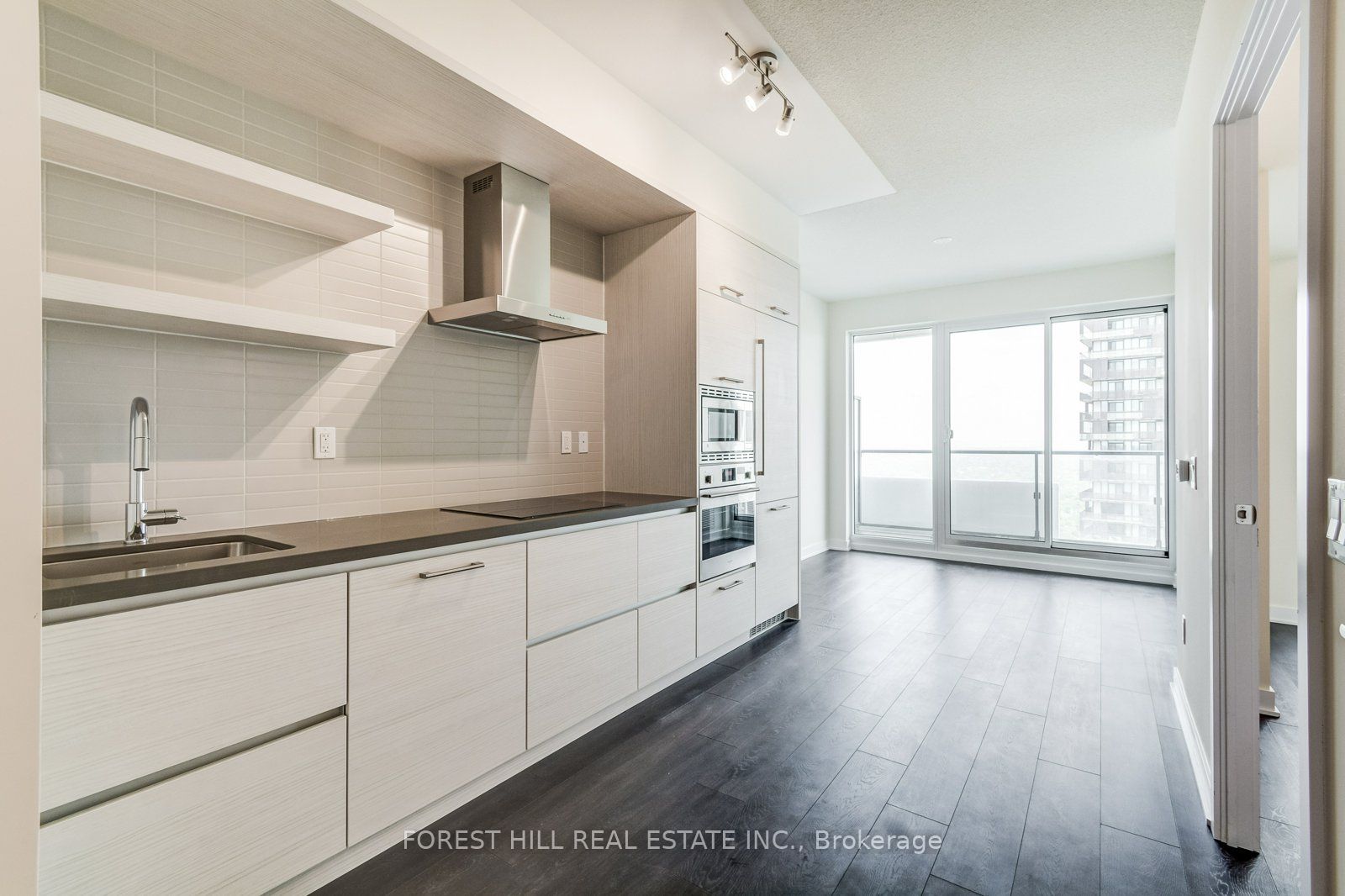 2221 Yonge Street 5210 Property Photo 8