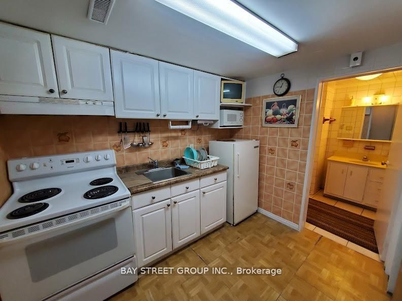 73 Regatta Crescent Lower Property Photo 4