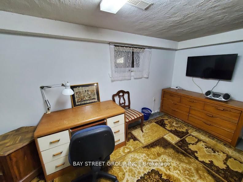 73 Regatta Crescent Lower Property Photo 10