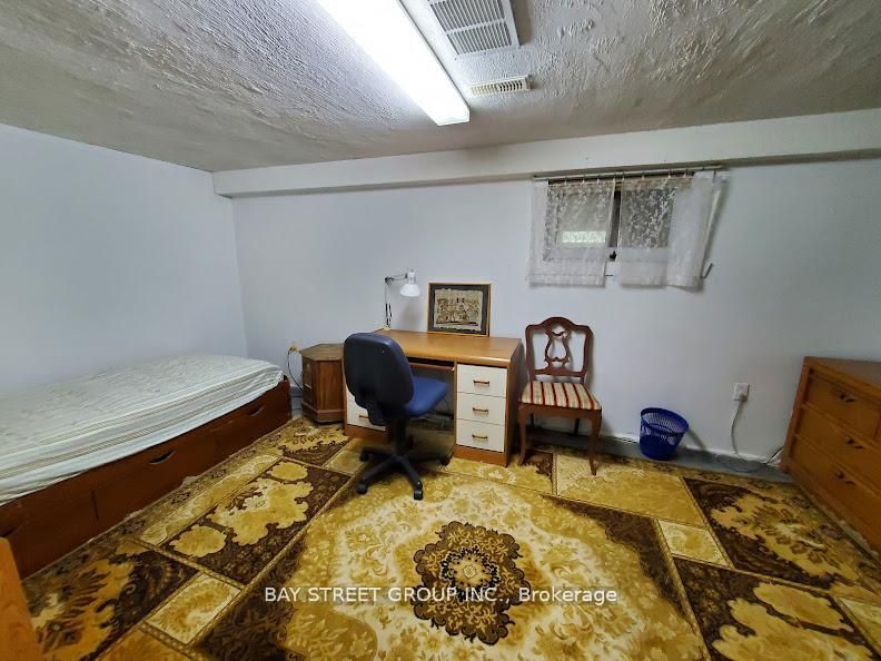 73 Regatta Crescent Lower Property Photo 11
