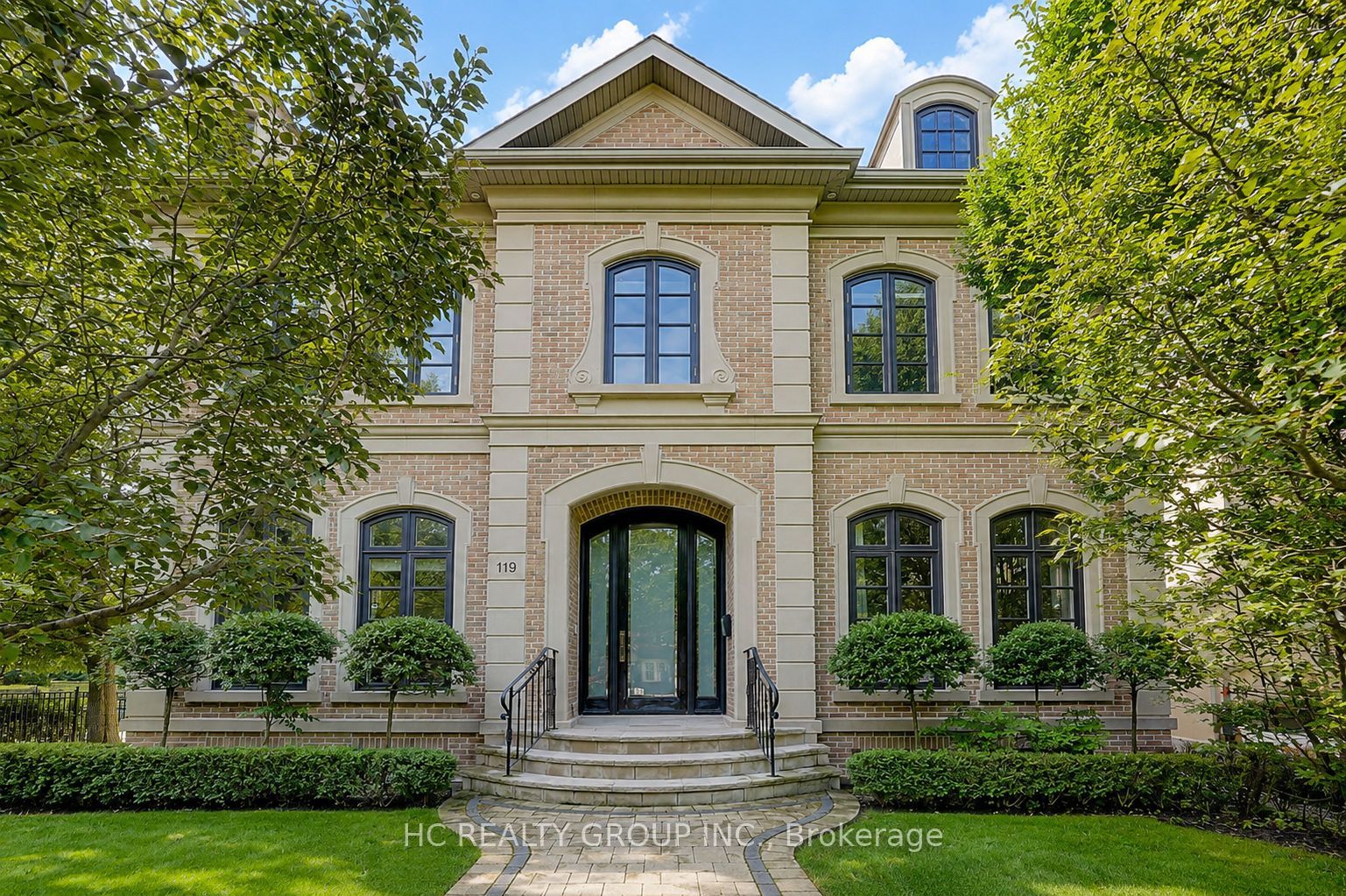 119 Strathallan Boulevard