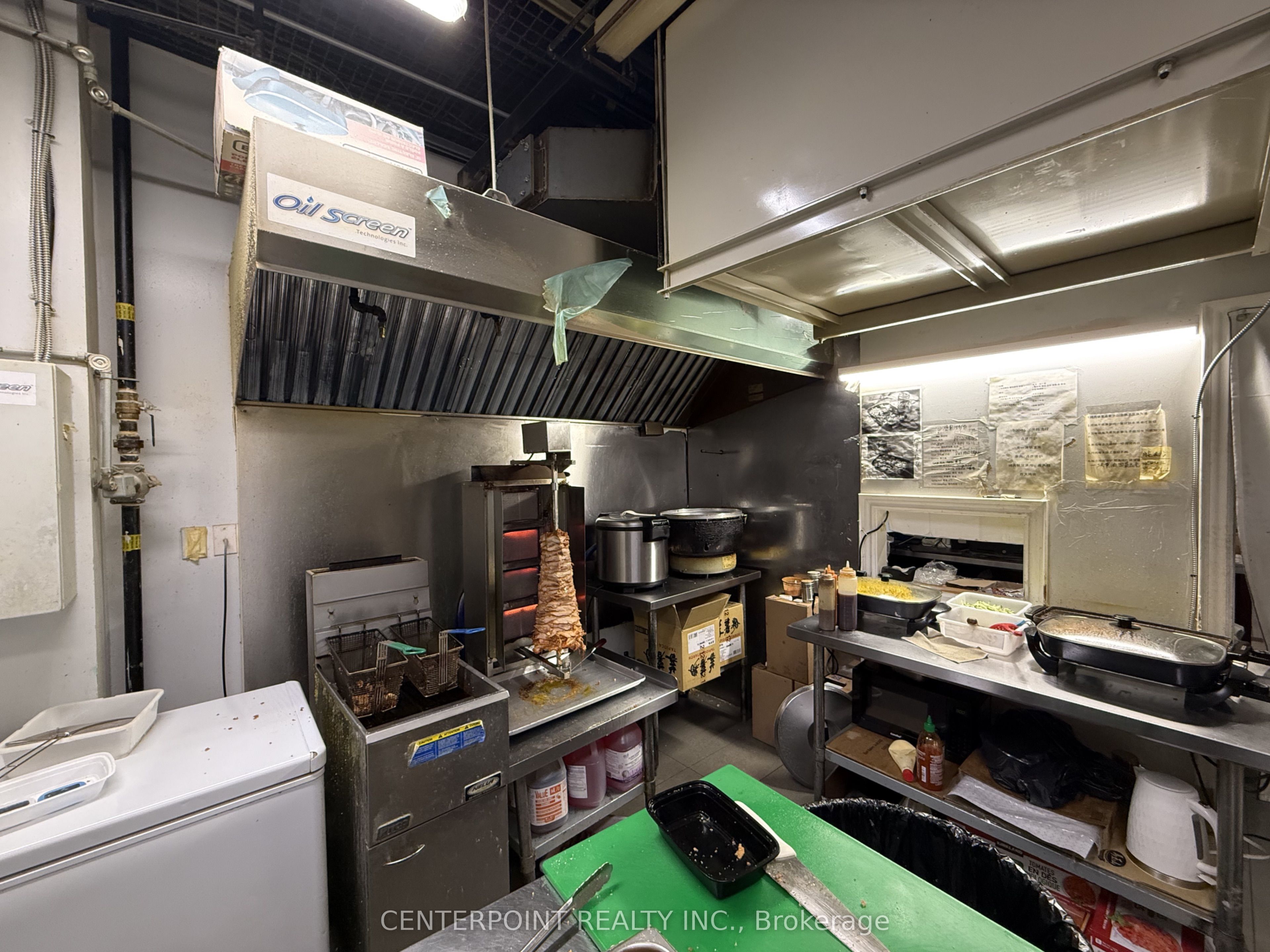 384 Yonge Street 52 Property Photo 4