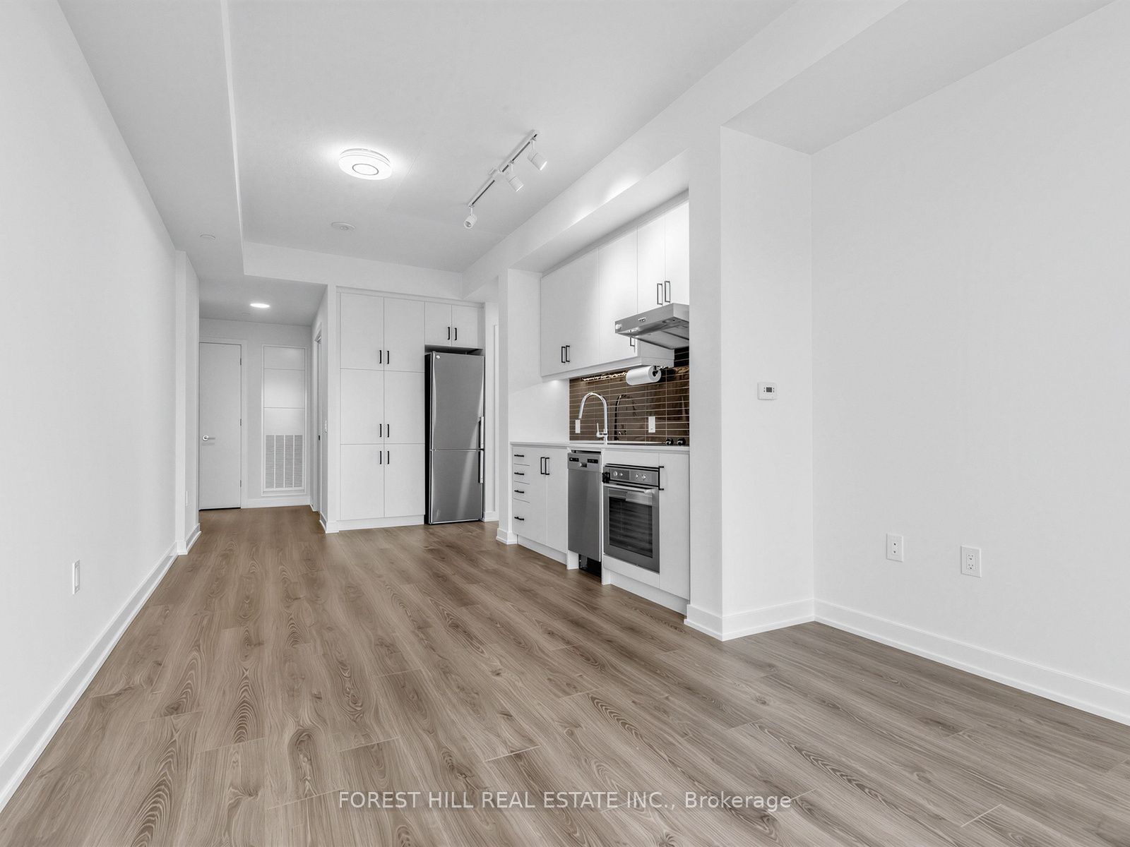 9 Tecumseth Street 807 Property Photo 7