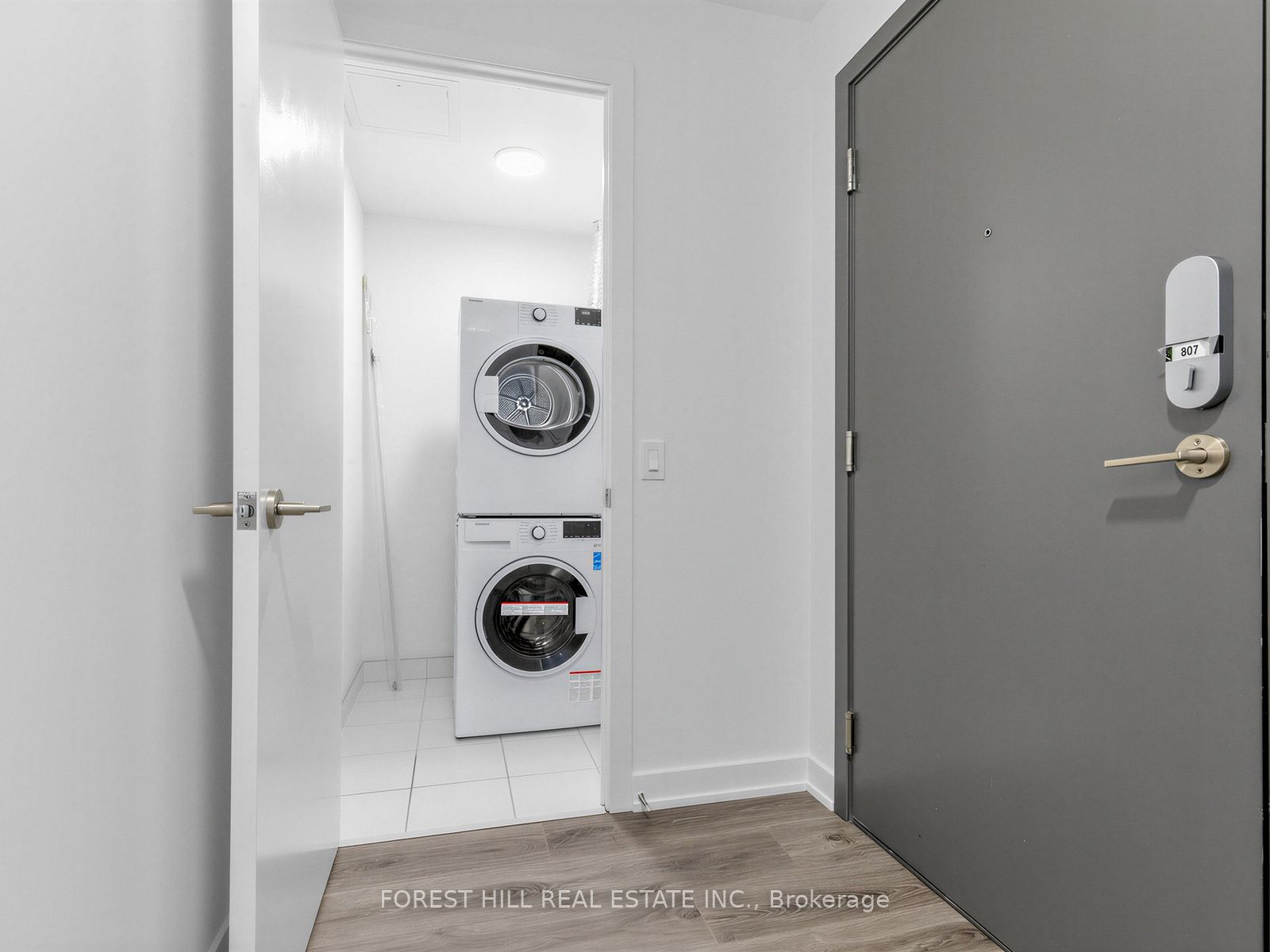 9 Tecumseth Street 807 Property Photo 11