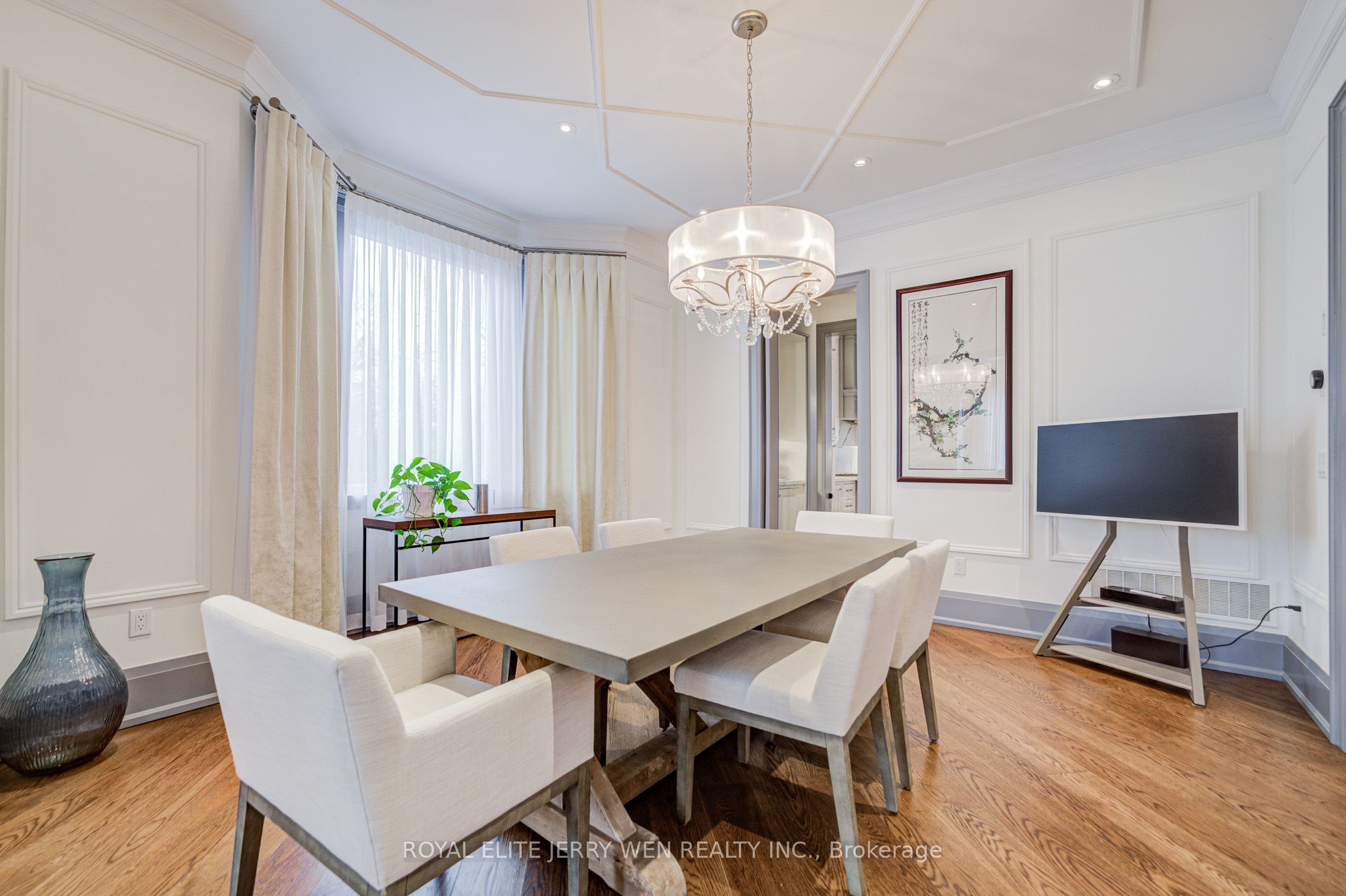 300 Upper Highland Crescent Property Photo 10