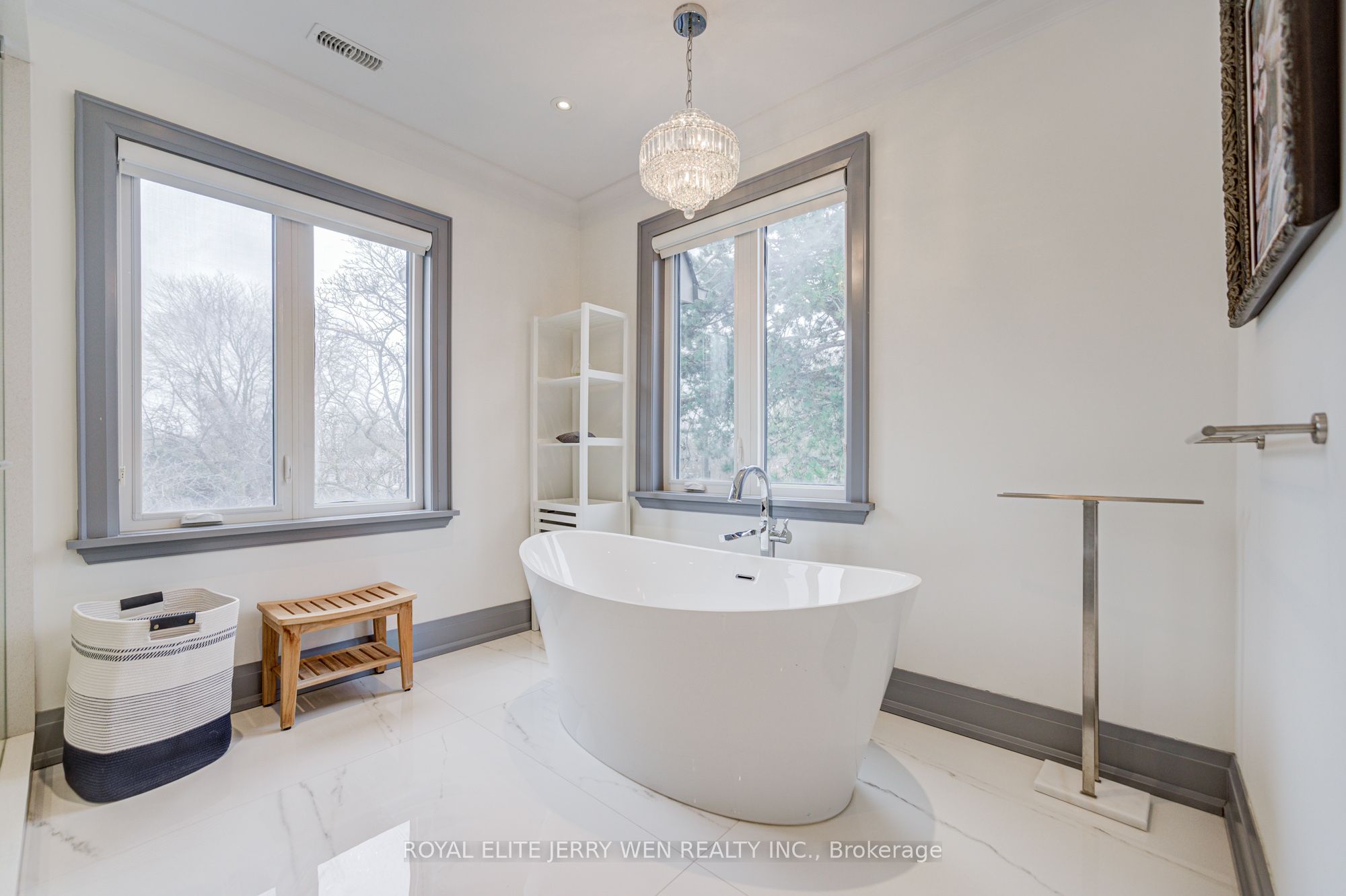 300 Upper Highland Crescent Property Photo 23