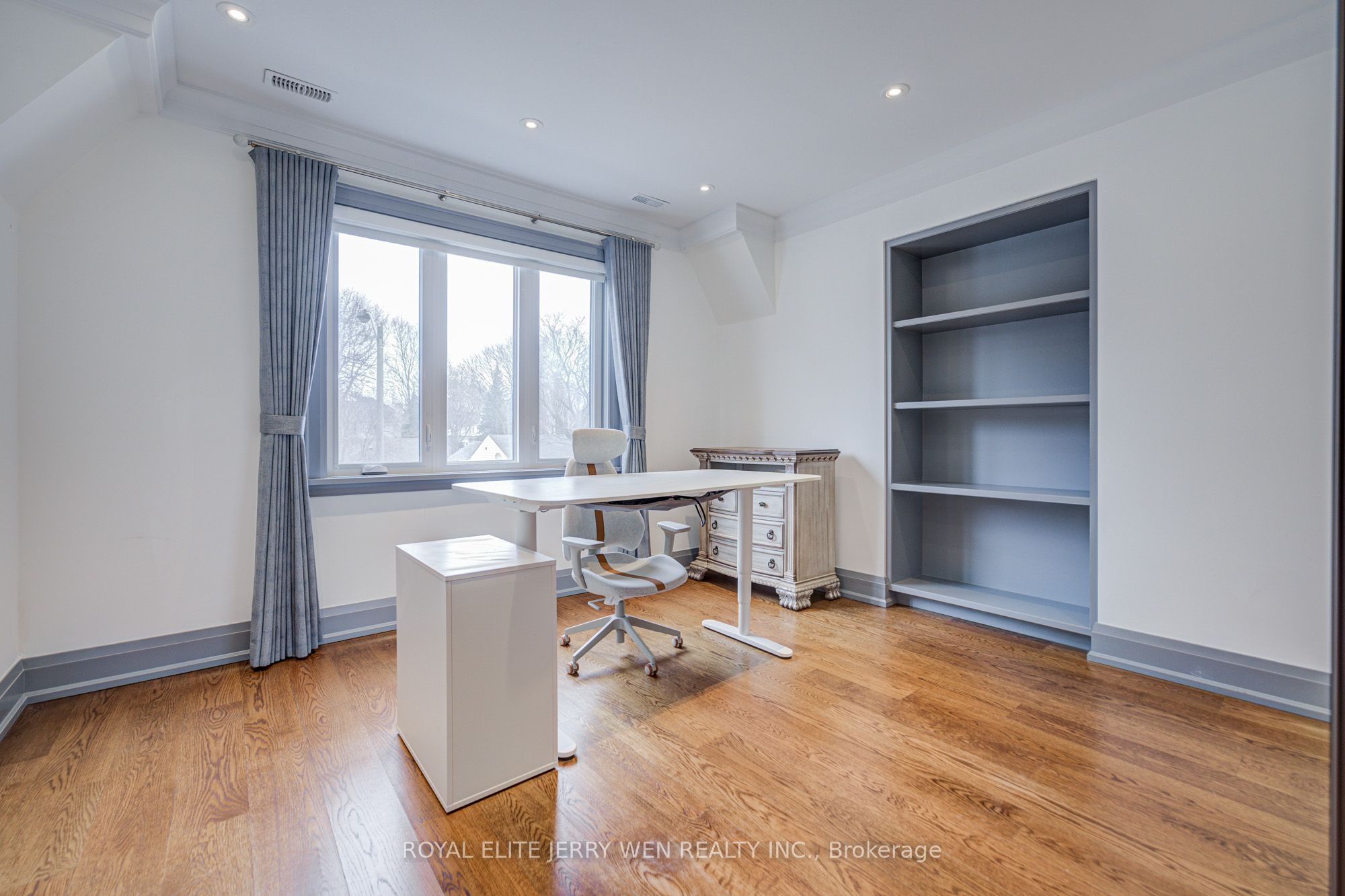 300 Upper Highland Crescent Property Photo 26