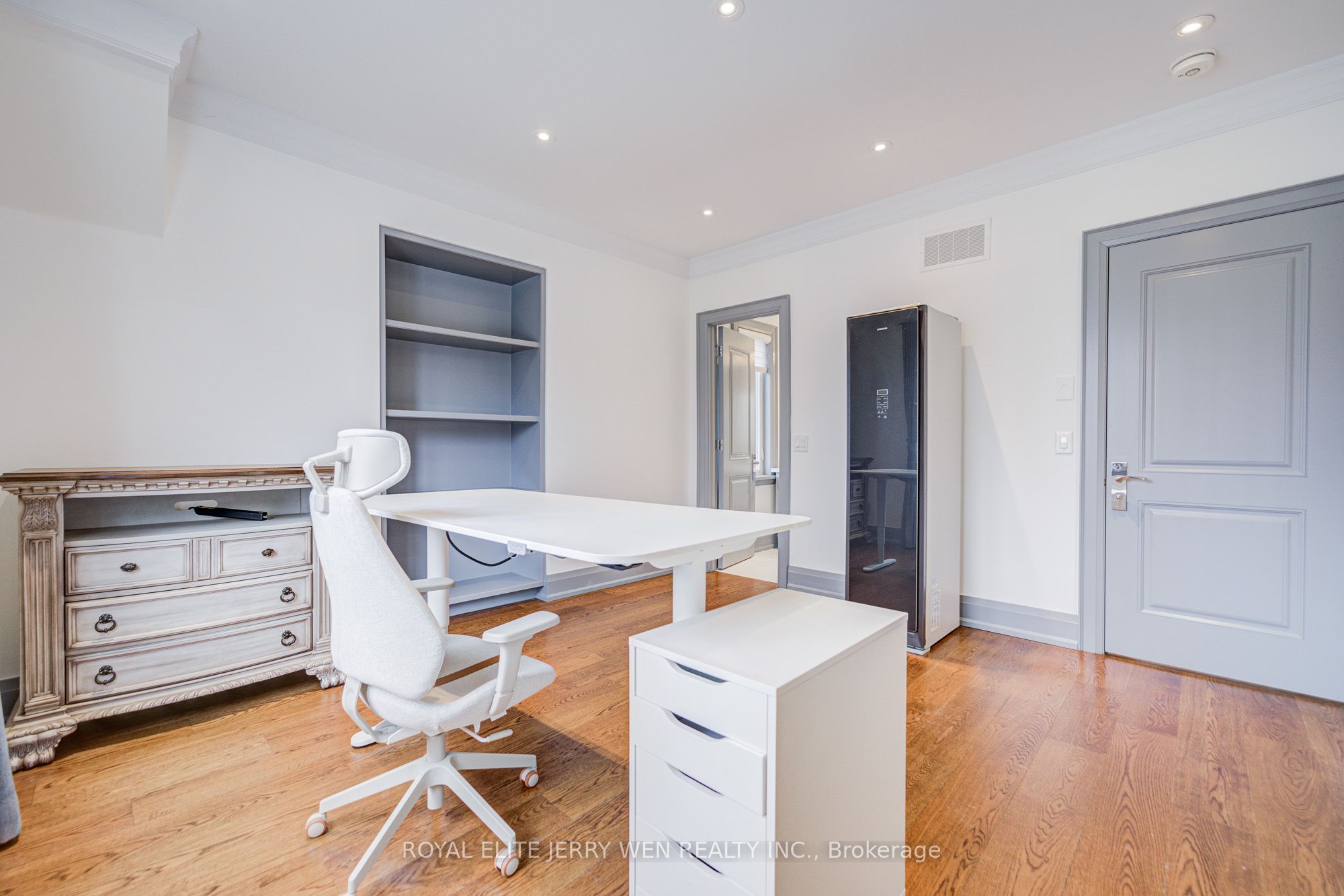 300 Upper Highland Crescent Property Photo 27